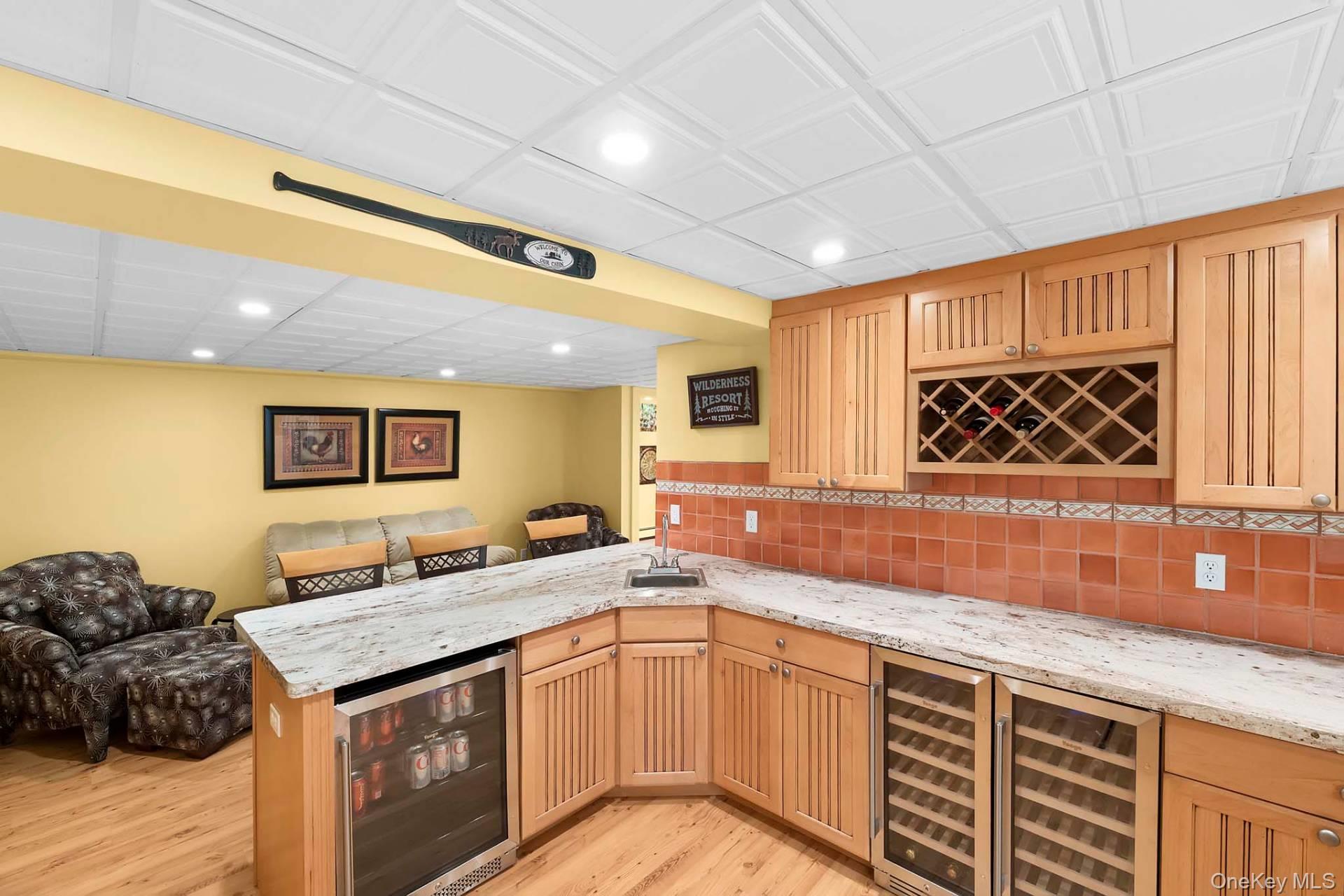 8 Landfall Circle, East Hampton, NY 11937