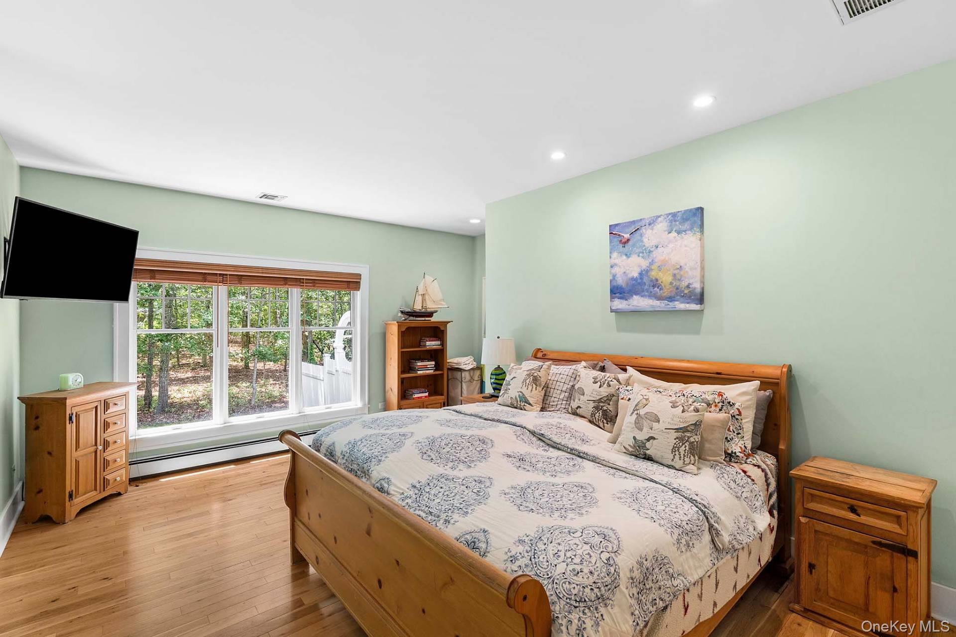 8 Landfall Circle, East Hampton, NY 11937