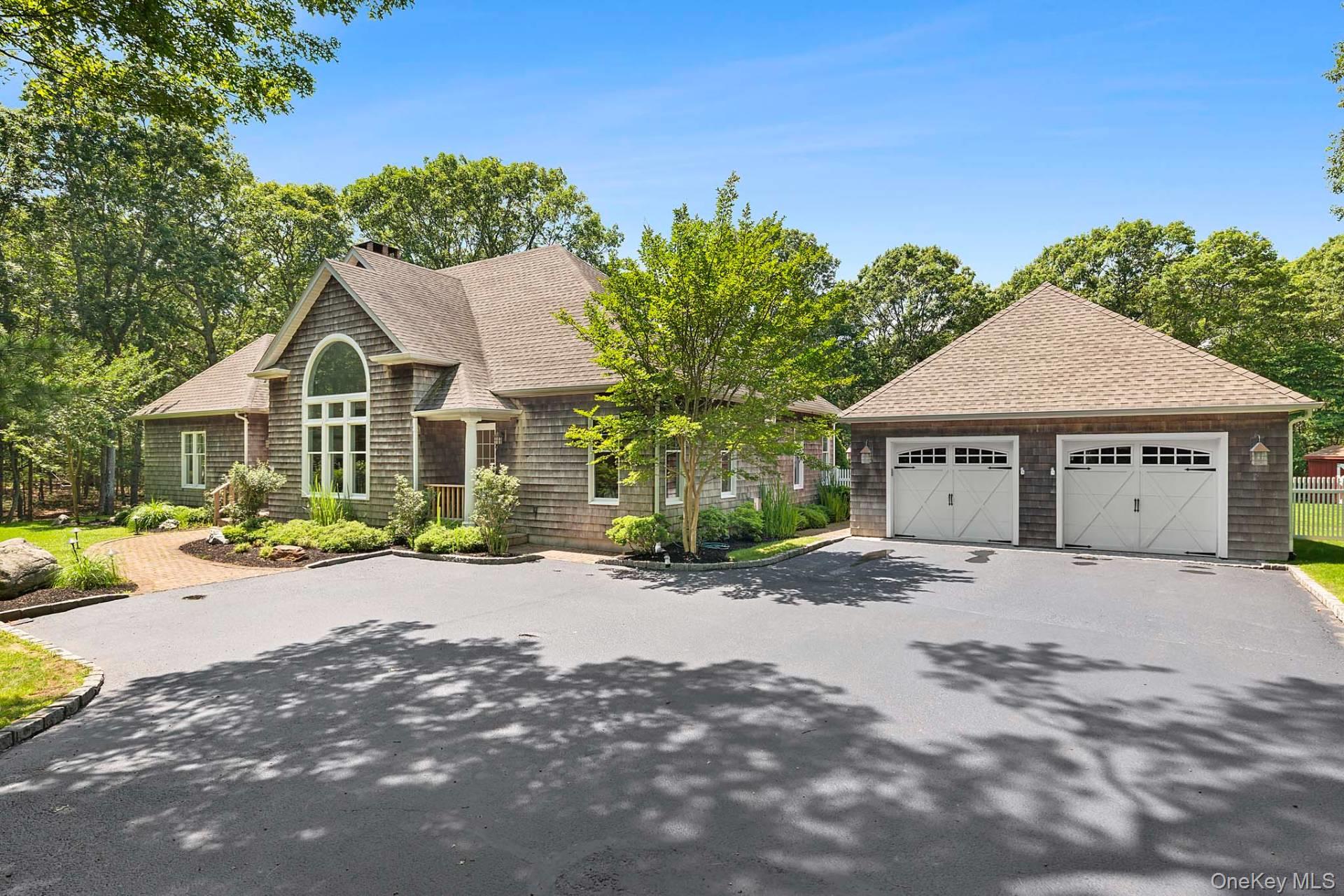 8 Landfall Circle, East Hampton, NY 11937