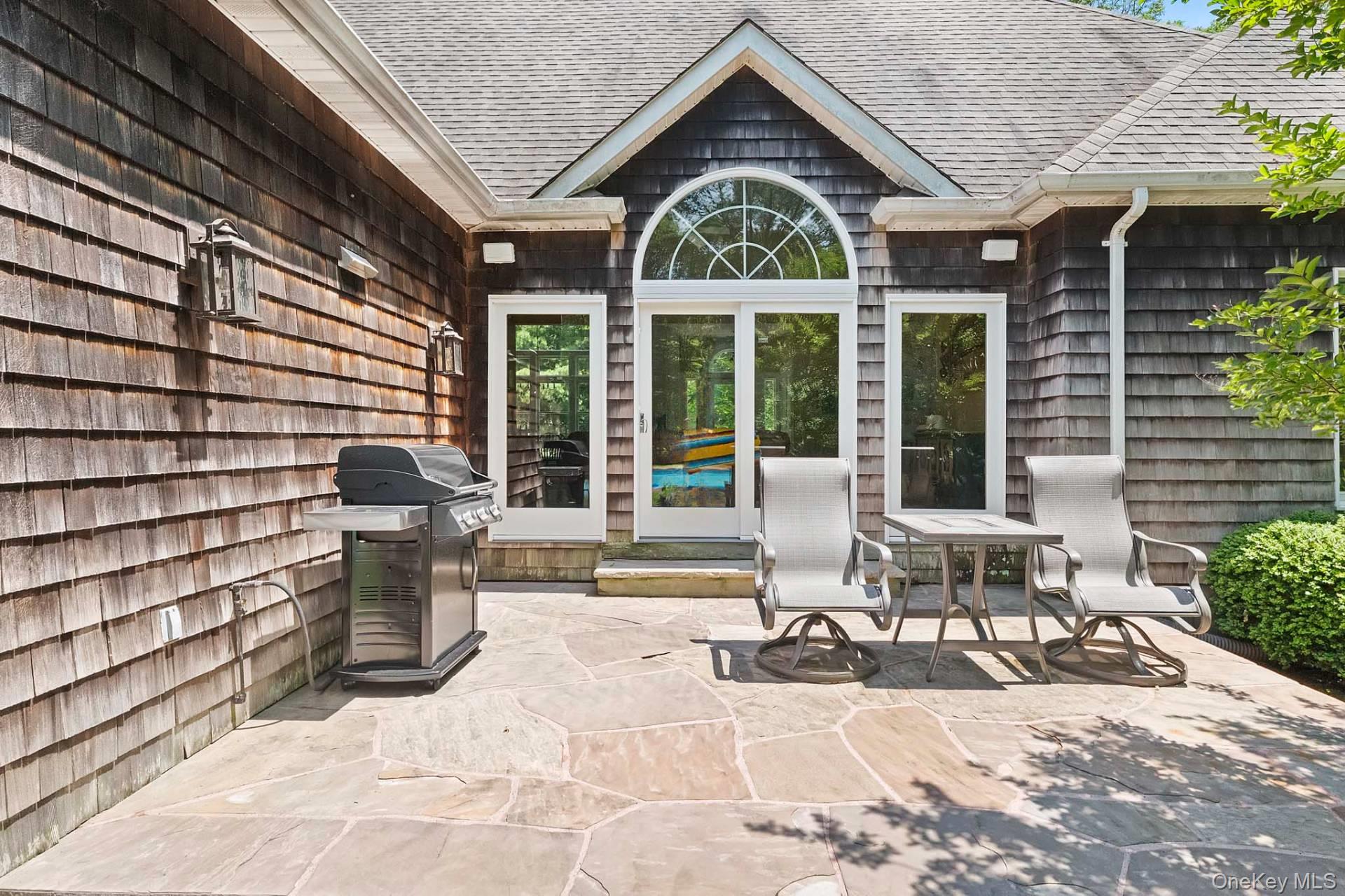 8 Landfall Circle, East Hampton, NY 11937