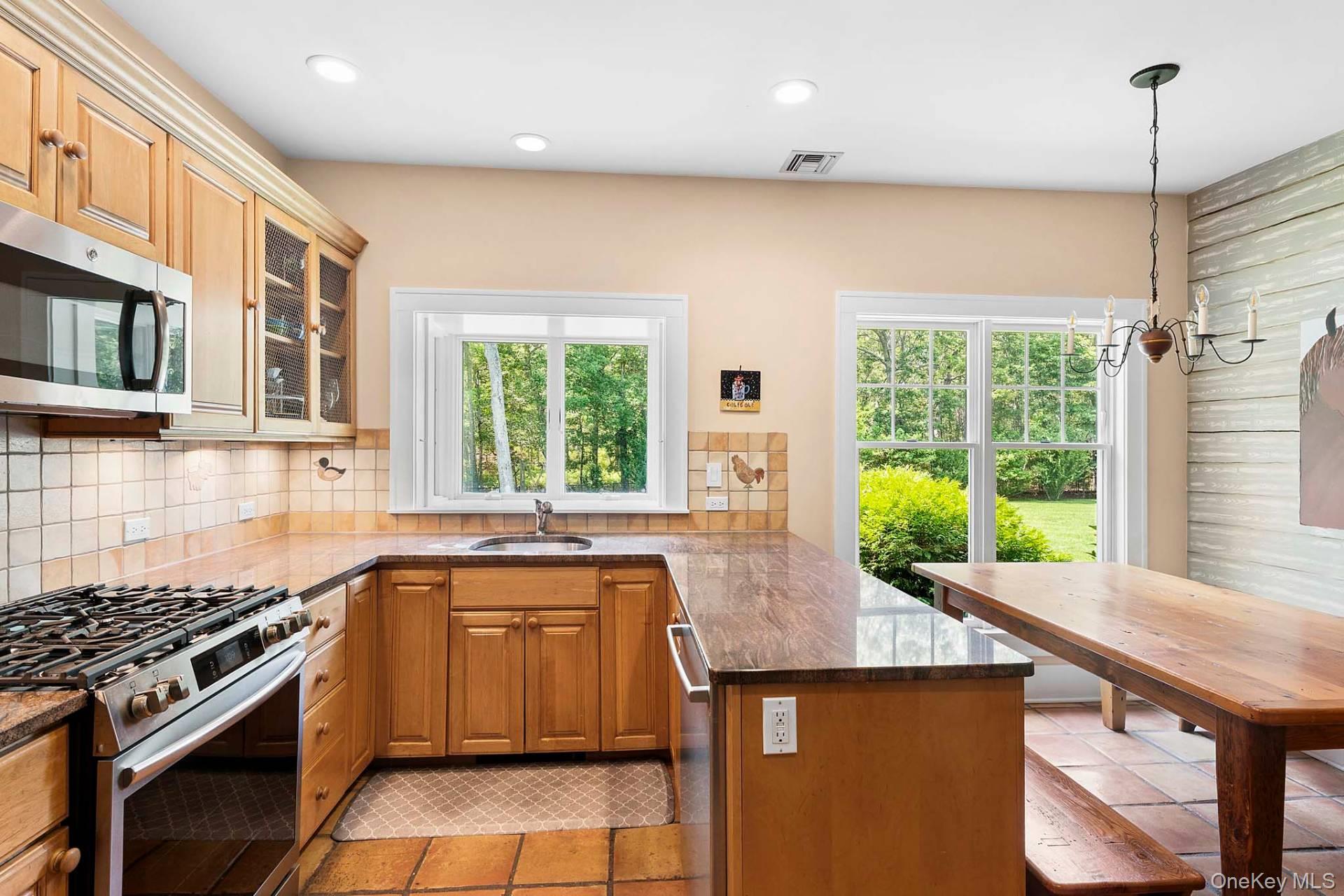 8 Landfall Circle, East Hampton, NY 11937