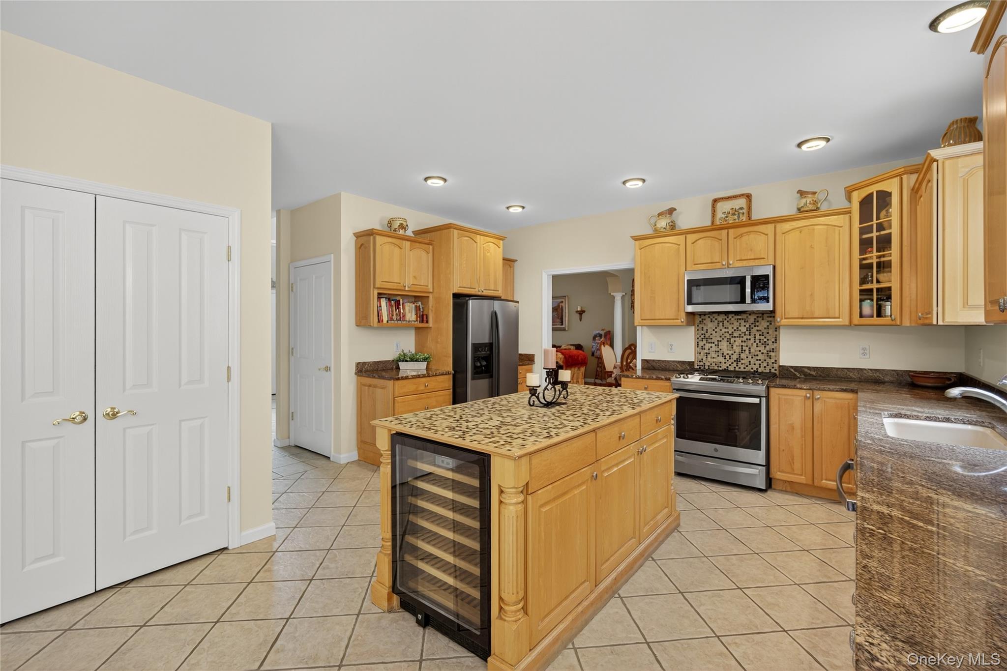 14 Meadow Crest Drive, Mahopac, NY 10541