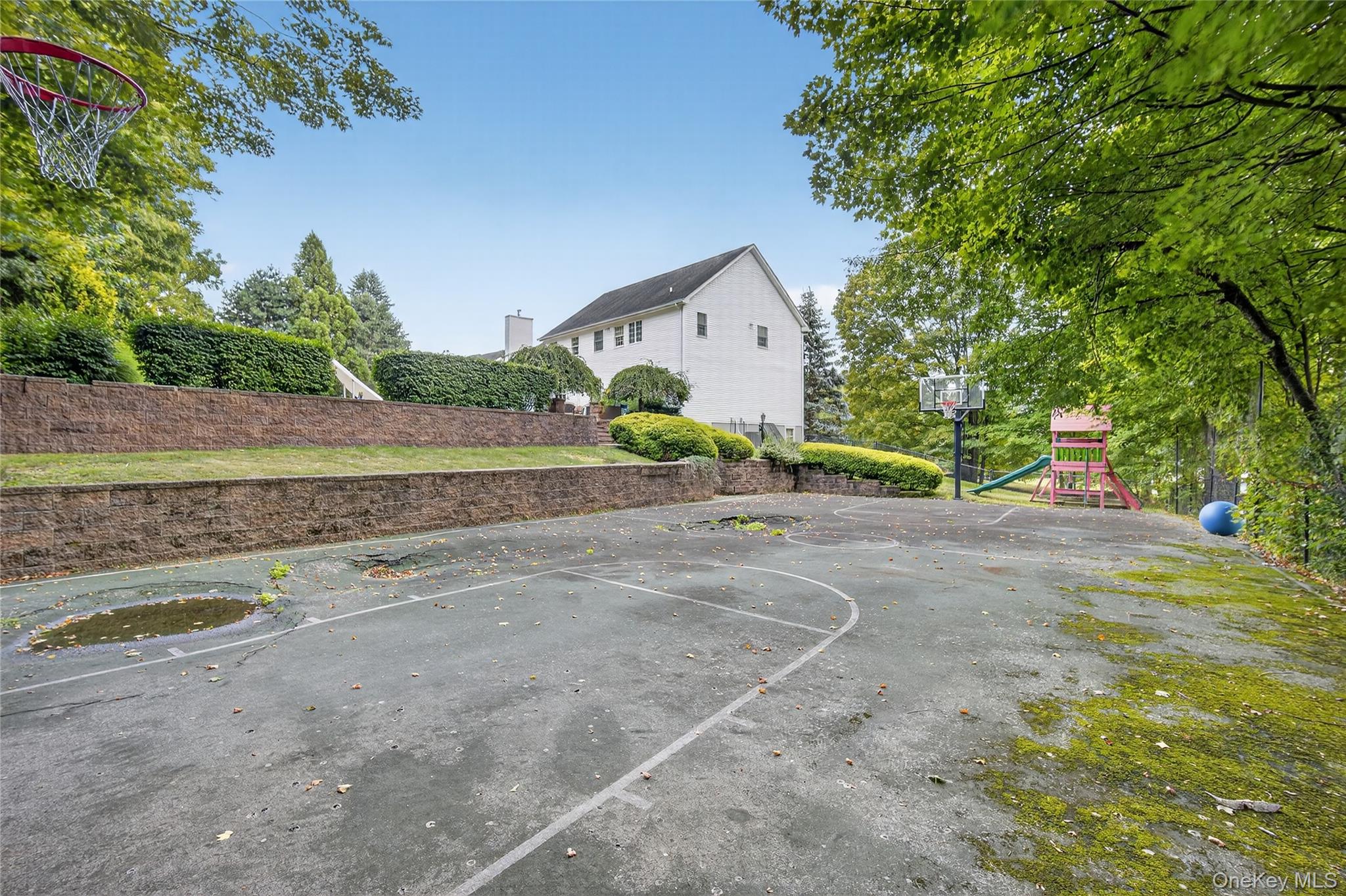 14 Meadow Crest Drive, Mahopac, NY 10541