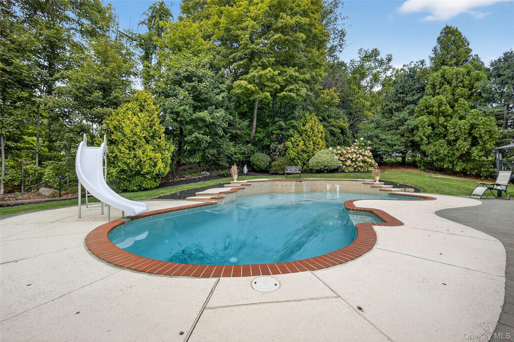 14 Meadow Crest Drive, Mahopac, NY 10541