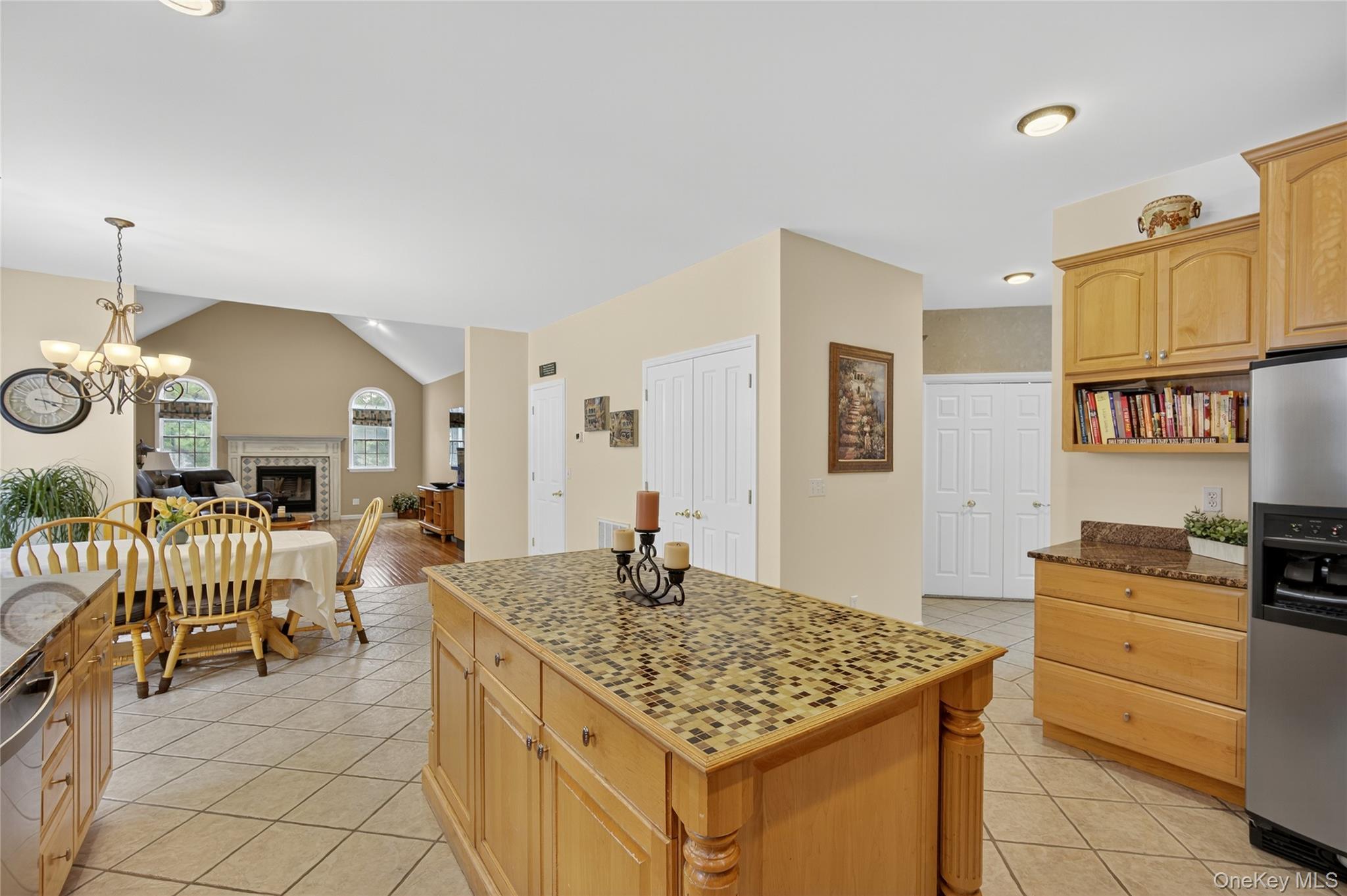 14 Meadow Crest Drive, Mahopac, NY 10541