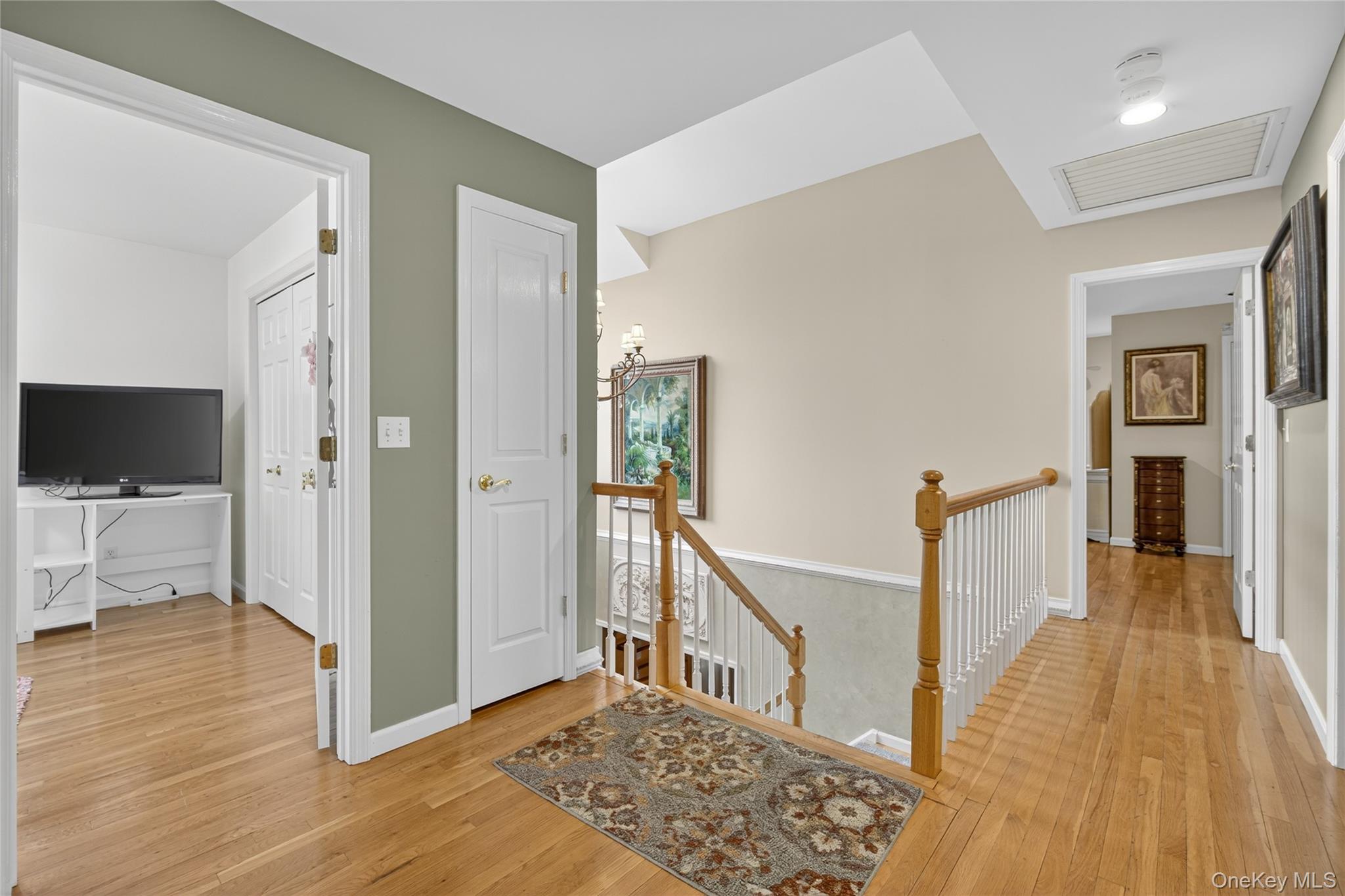 14 Meadow Crest Drive, Mahopac, NY 10541