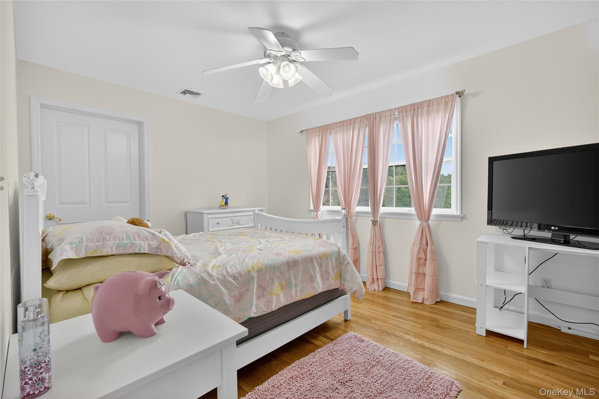 14 Meadow Crest Drive, Mahopac, NY 10541