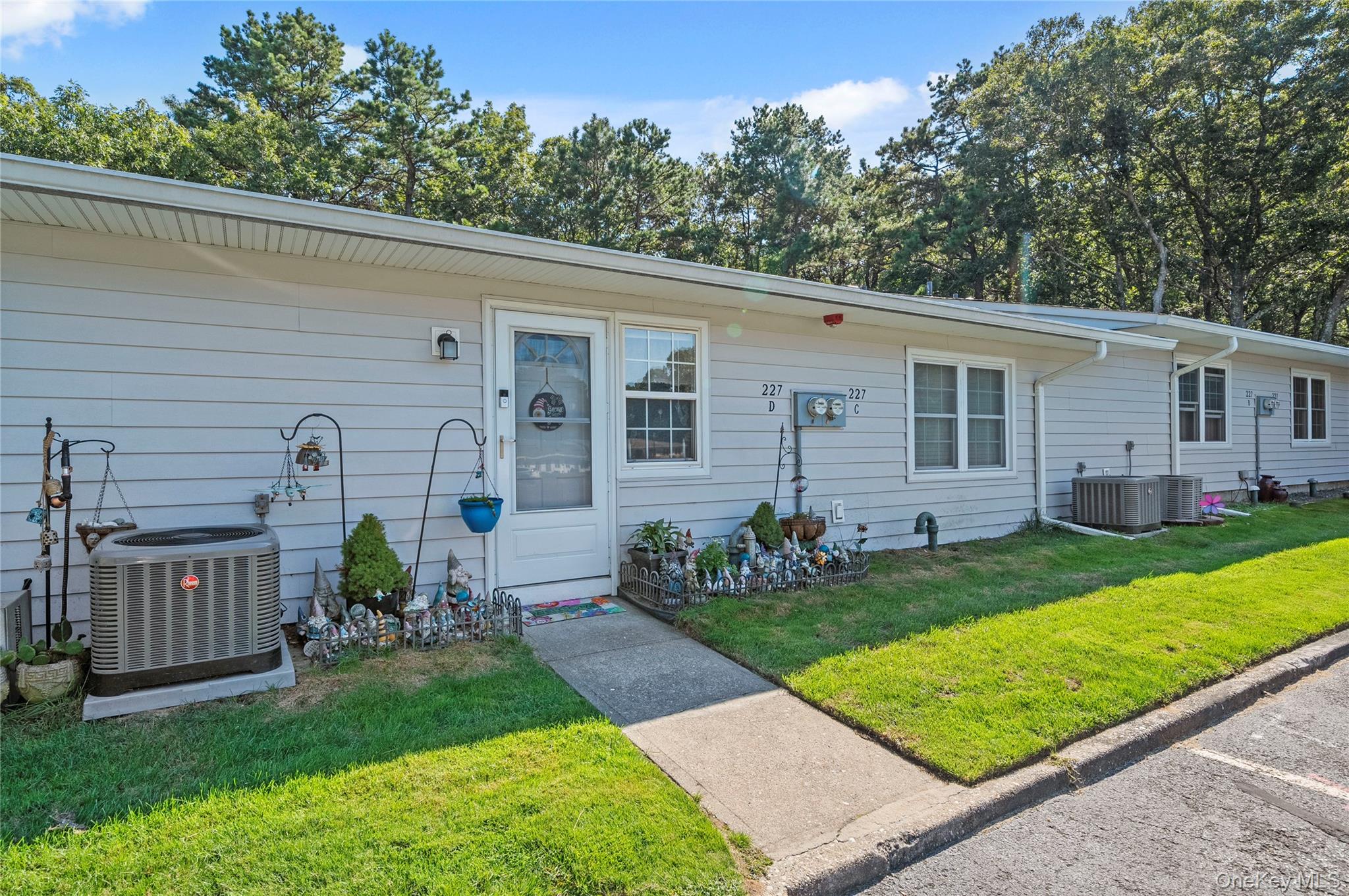 227 Blackpool Court # D, Ridge, NY 11961