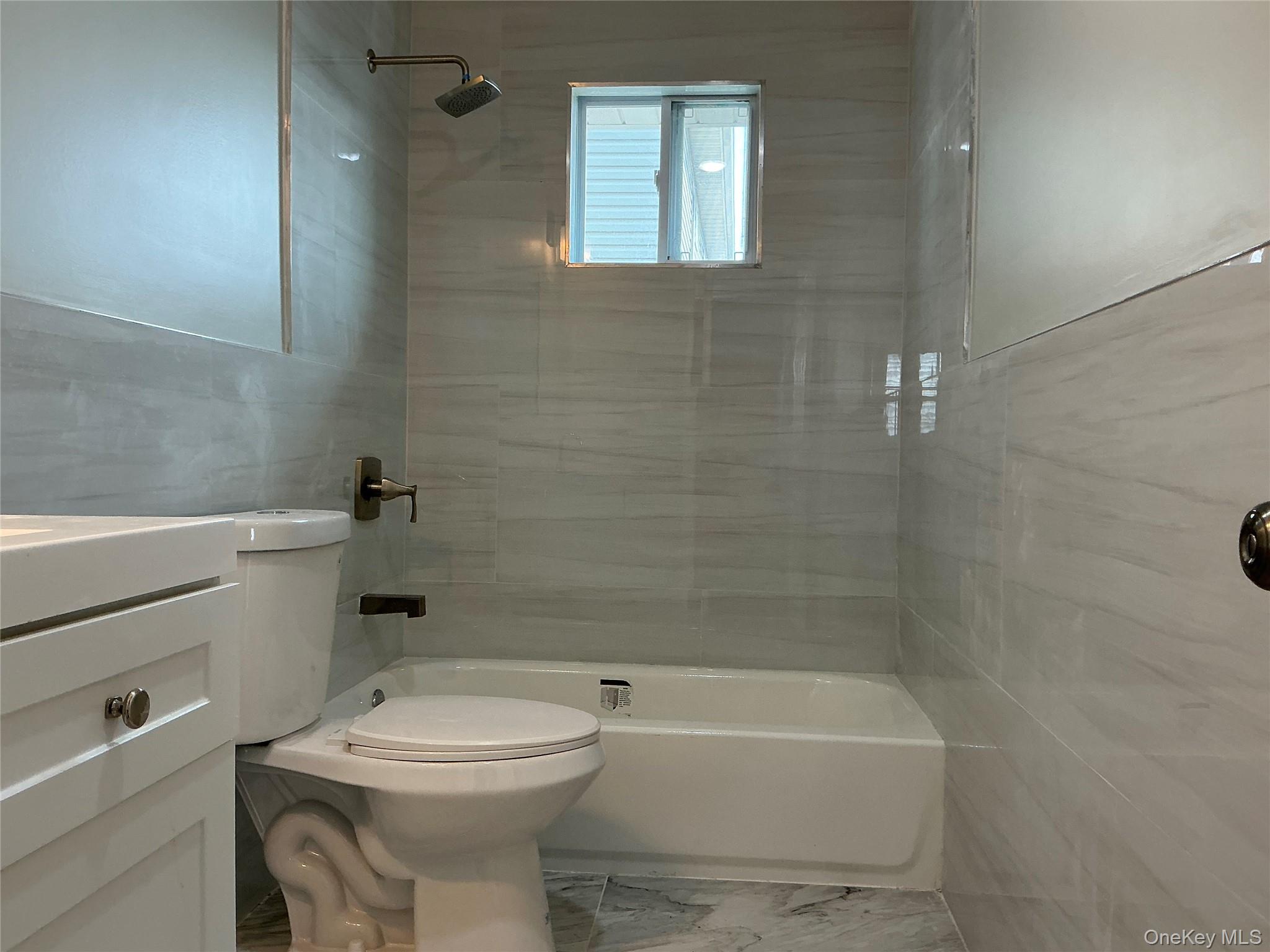 248 E Shore Road E, Lindenhurst, NY 11757