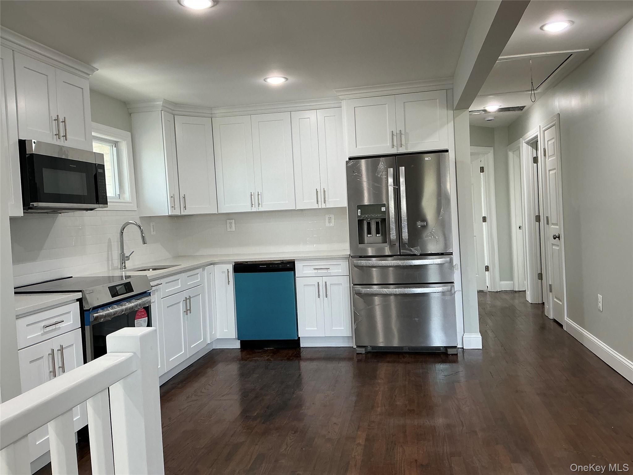 248 E Shore Road E, Lindenhurst, NY 11757