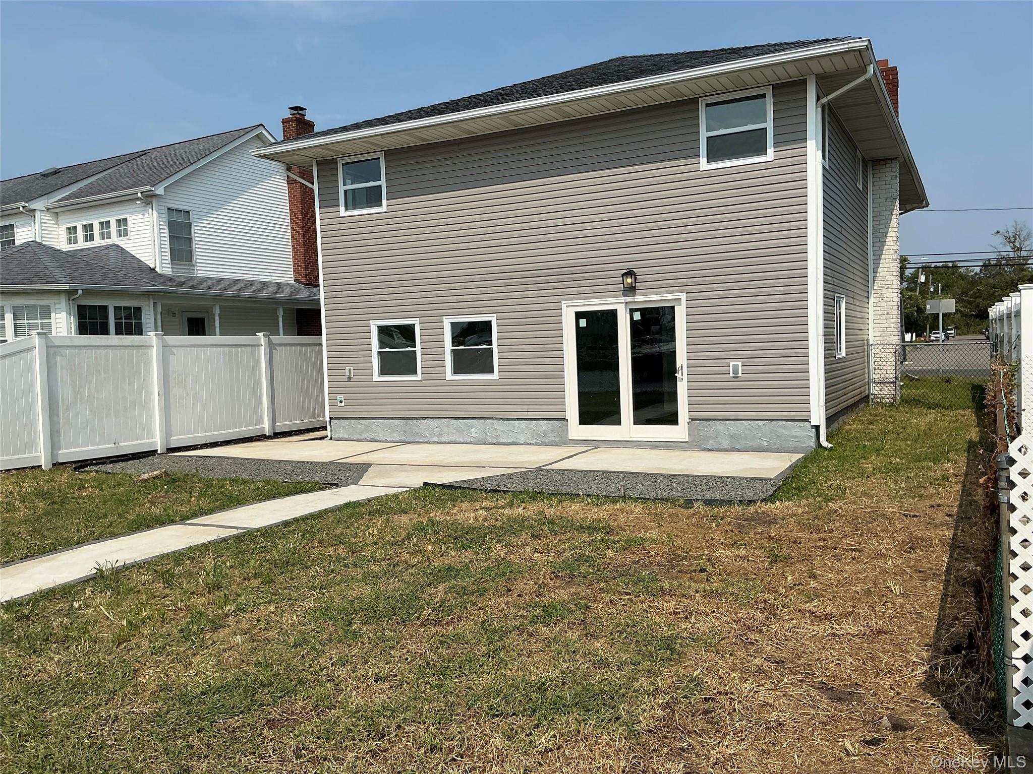 248 E Shore Road E, Lindenhurst, NY 11757