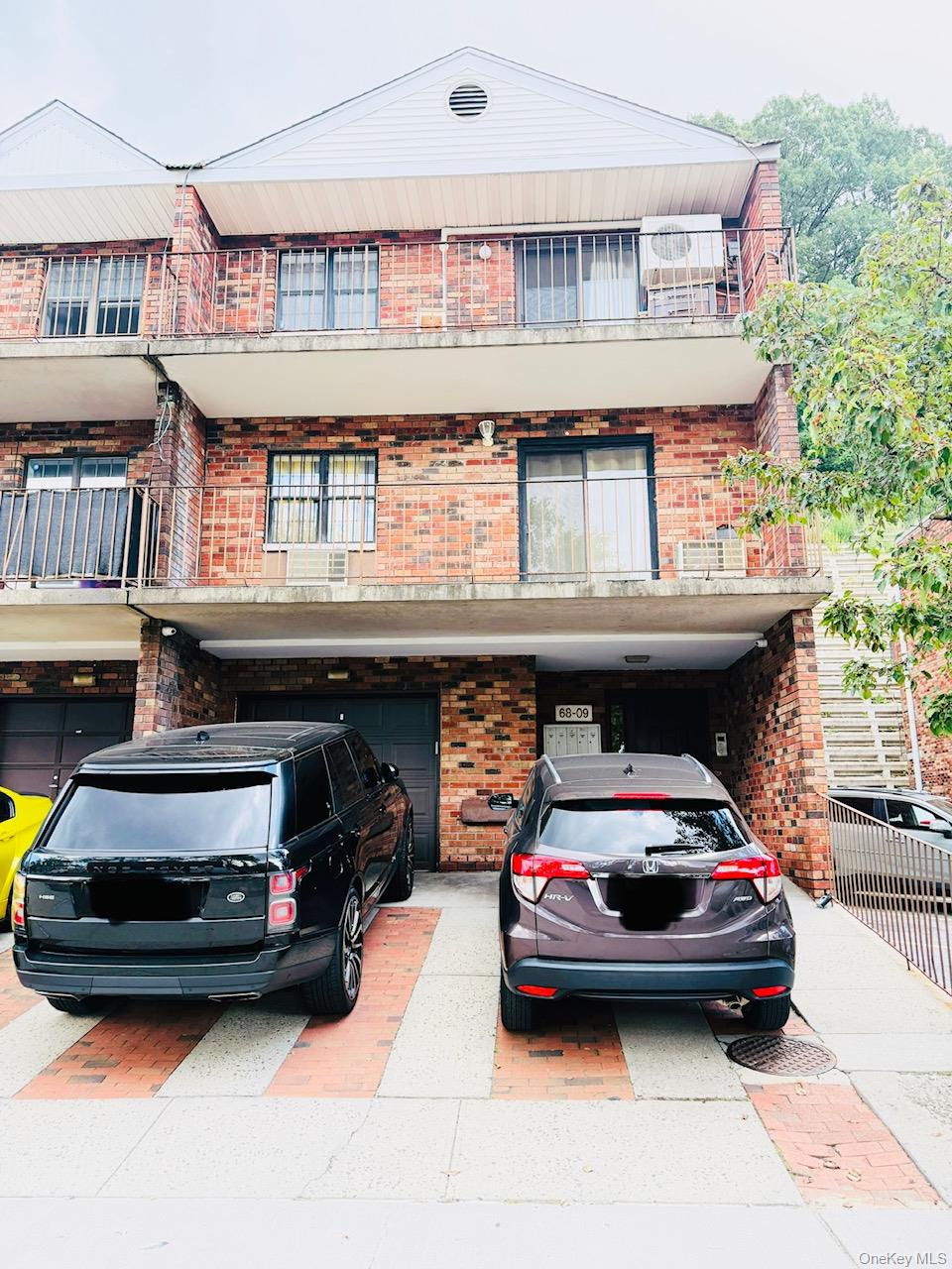 68-09 242nd Street # 33A, Douglaston, NY 11362