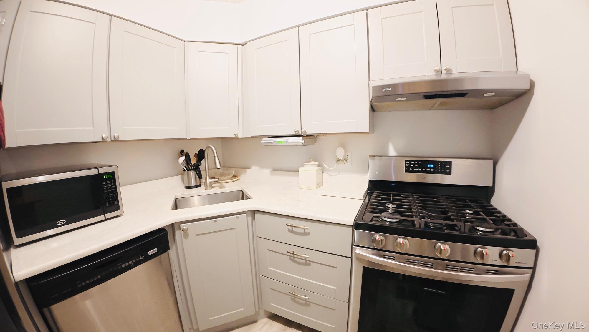 68-09 242nd Street # 33A, Little Neck, NY 11362