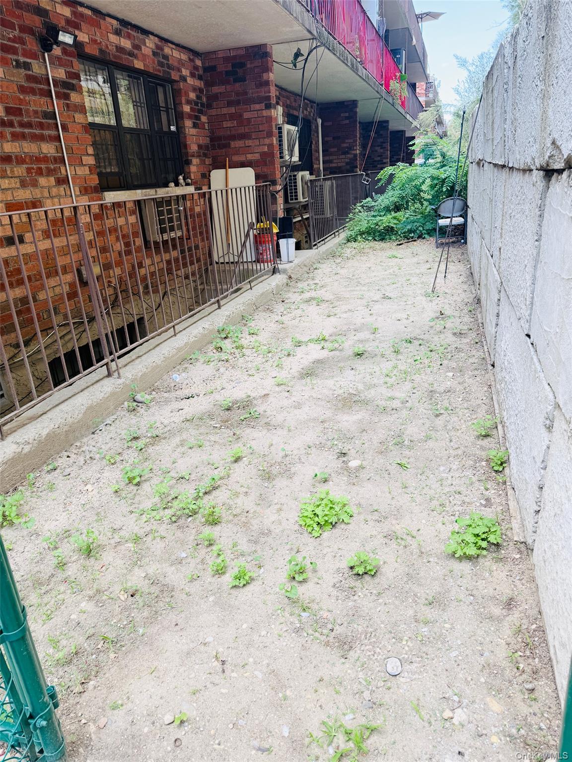 68-09 242nd Street # 33A, Little Neck, NY 11362