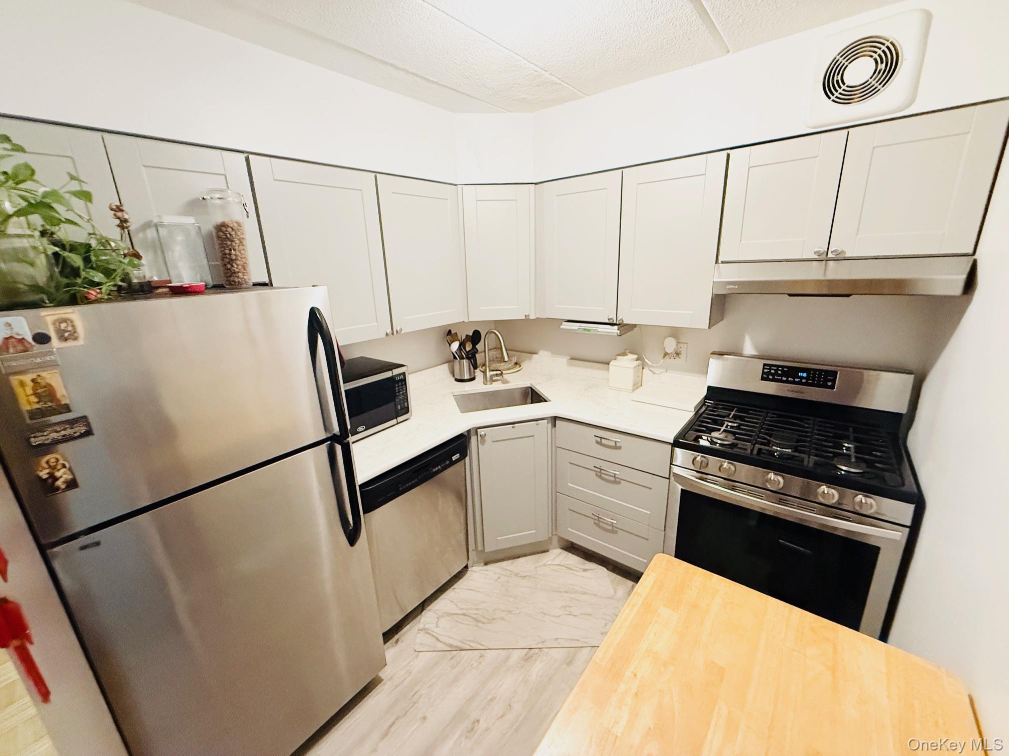 68-09 242nd Street # 33A, Little Neck, NY 11362