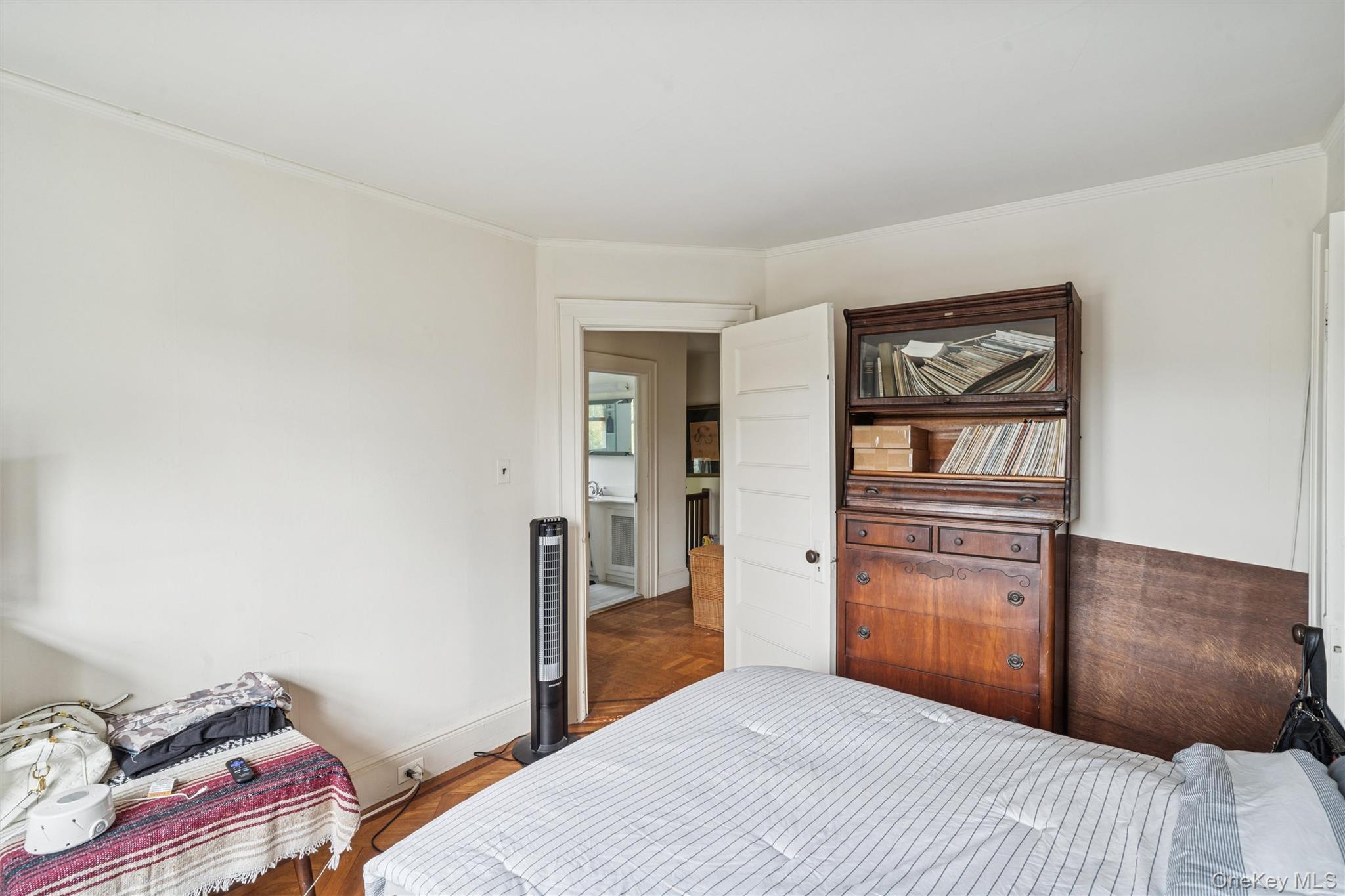 21 Connecticut Avenue, Freeport, NY 11520