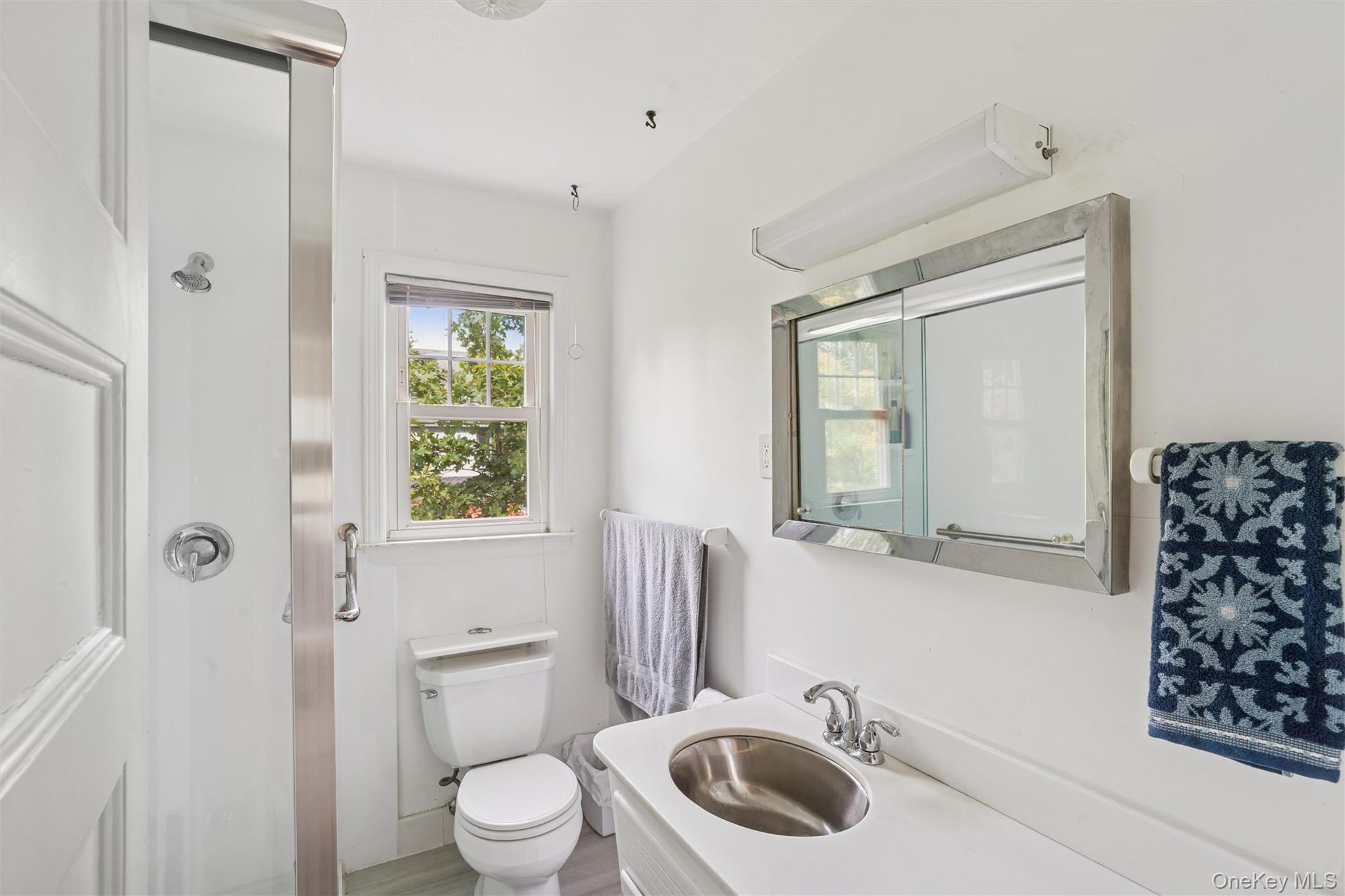 21 Connecticut Avenue, Freeport, NY 11520