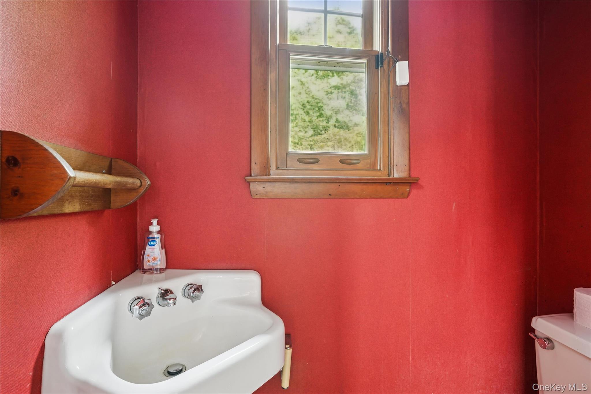 21 Connecticut Avenue, Freeport, NY 11520