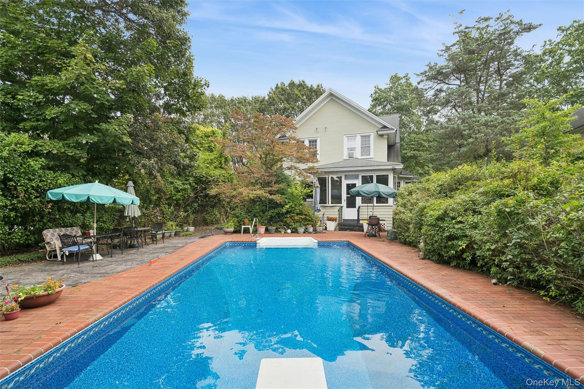 21 Connecticut Avenue, Freeport, NY 11520