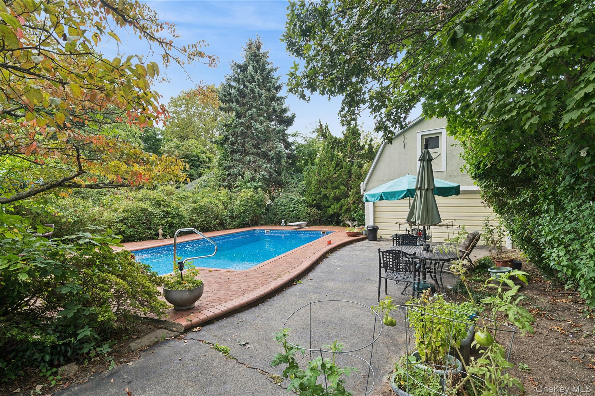 21 Connecticut Avenue, Freeport, NY 11520