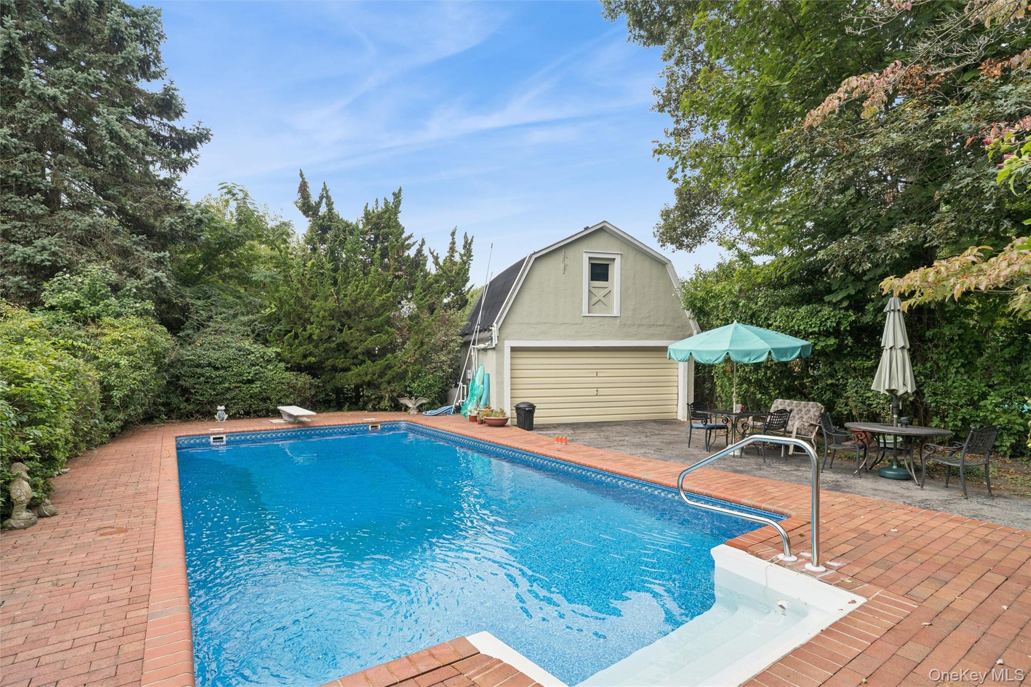 21 Connecticut Avenue, Freeport, NY 11520