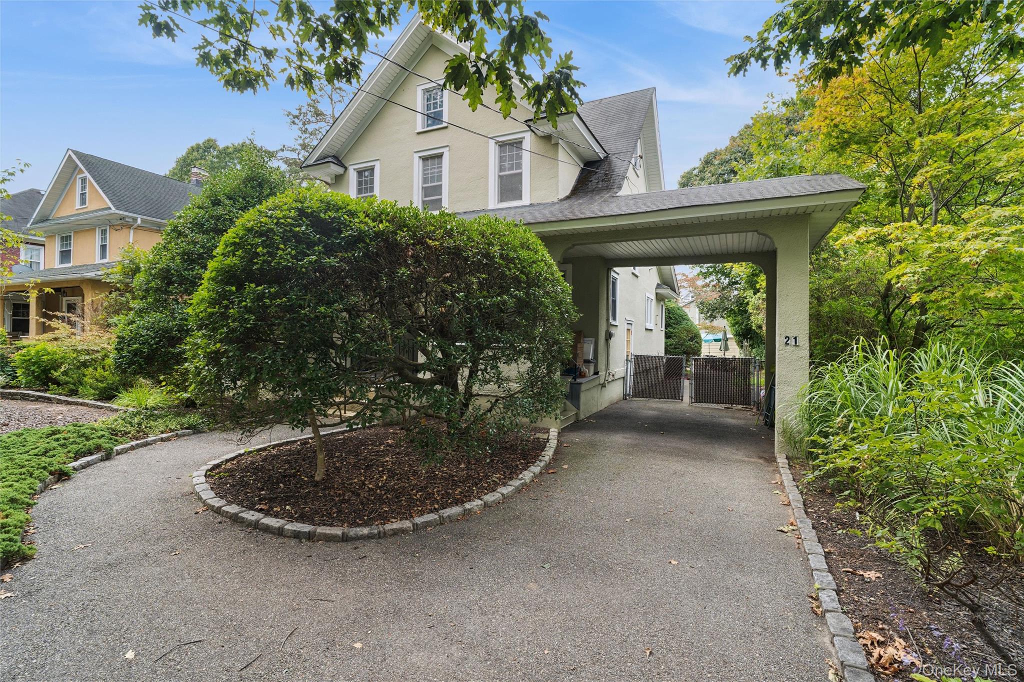 21 Connecticut Avenue, Freeport, NY 11520