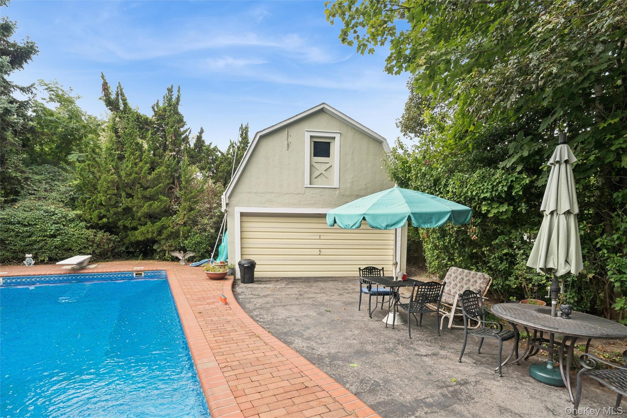 21 Connecticut Avenue, Freeport, NY 11520