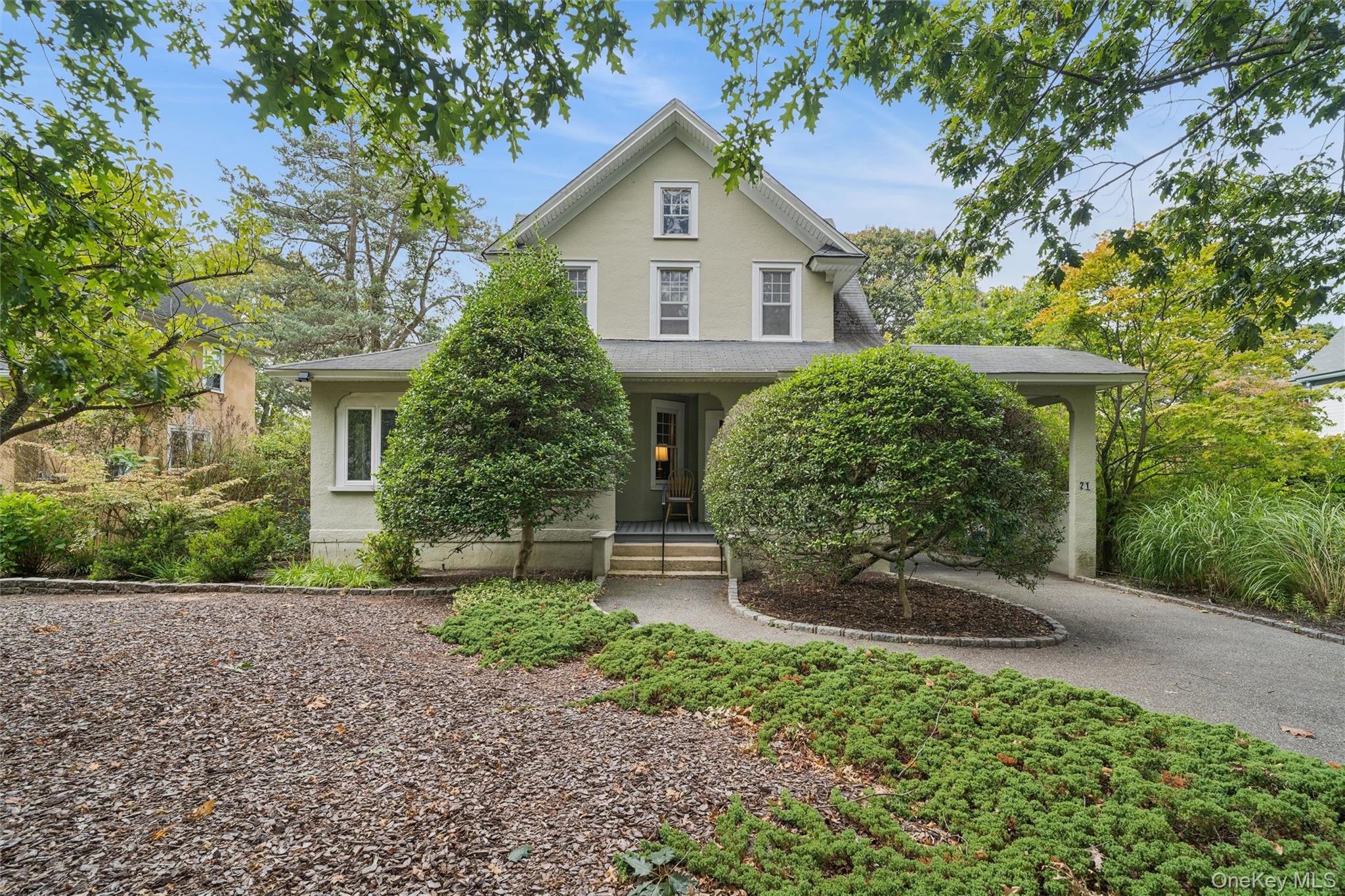 21 Connecticut Avenue, Freeport, NY 11520