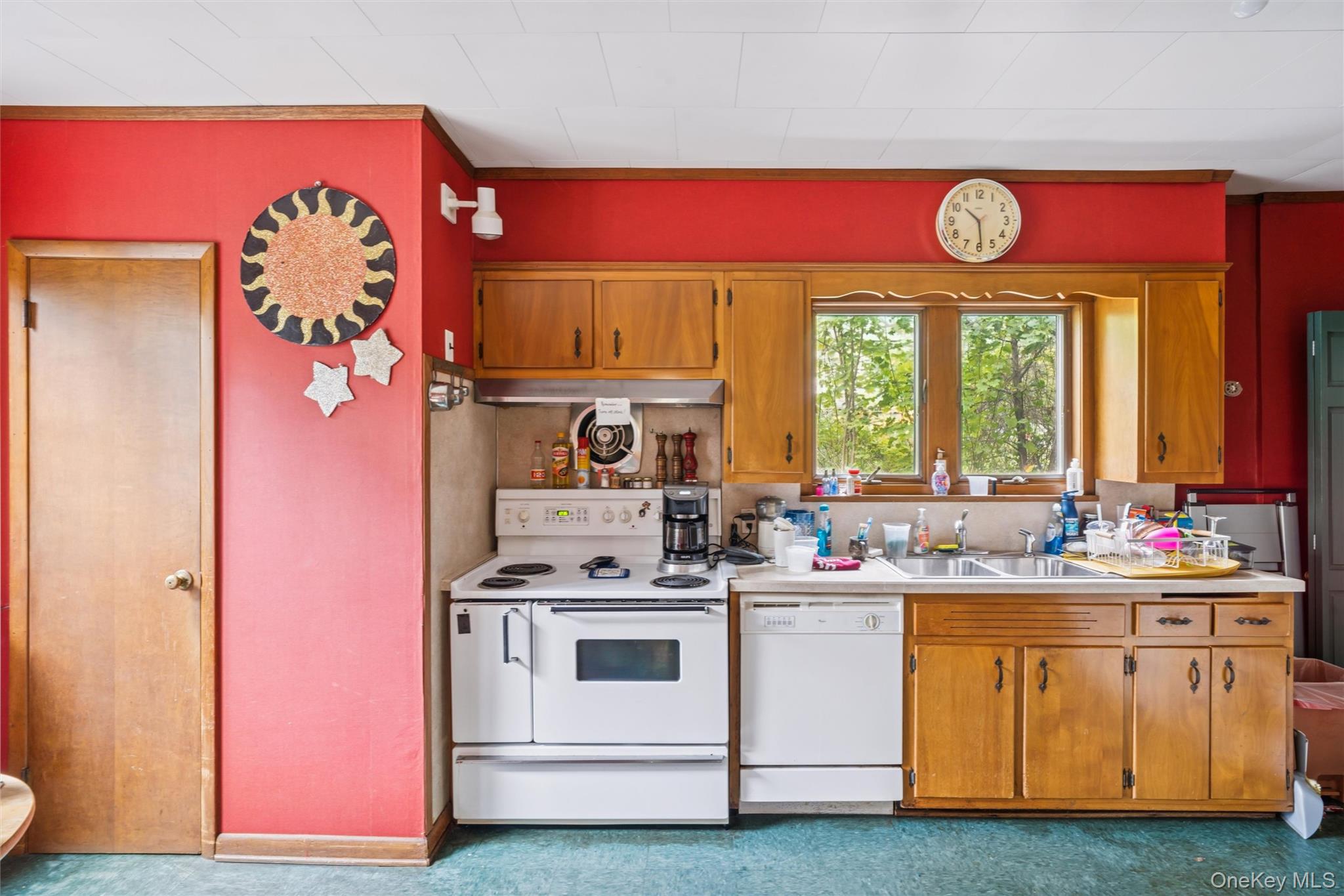 21 Connecticut Avenue, Freeport, NY 11520