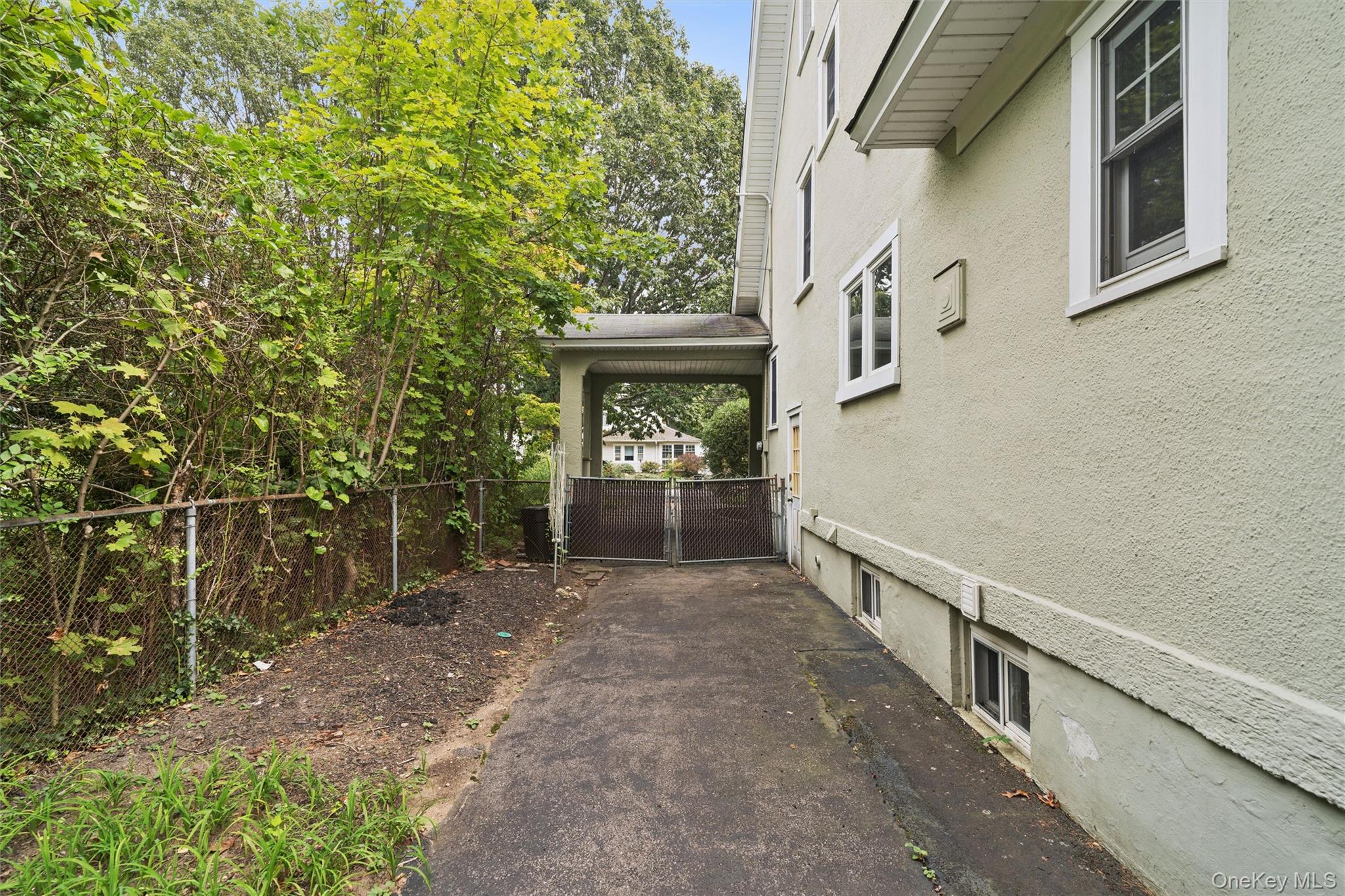 21 Connecticut Avenue, Freeport, NY 11520