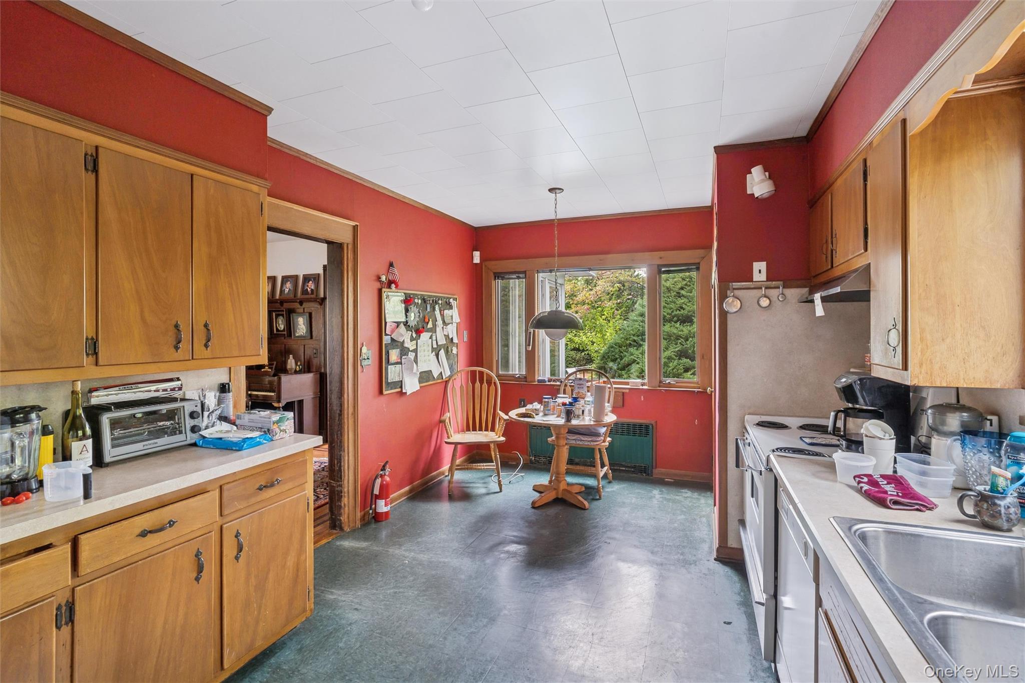 21 Connecticut Avenue, Freeport, NY 11520