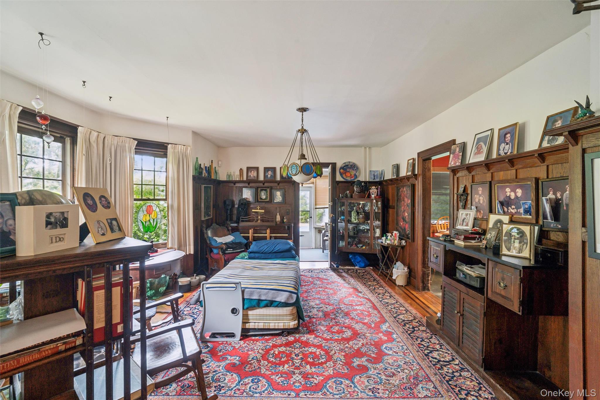 21 Connecticut Avenue, Freeport, NY 11520