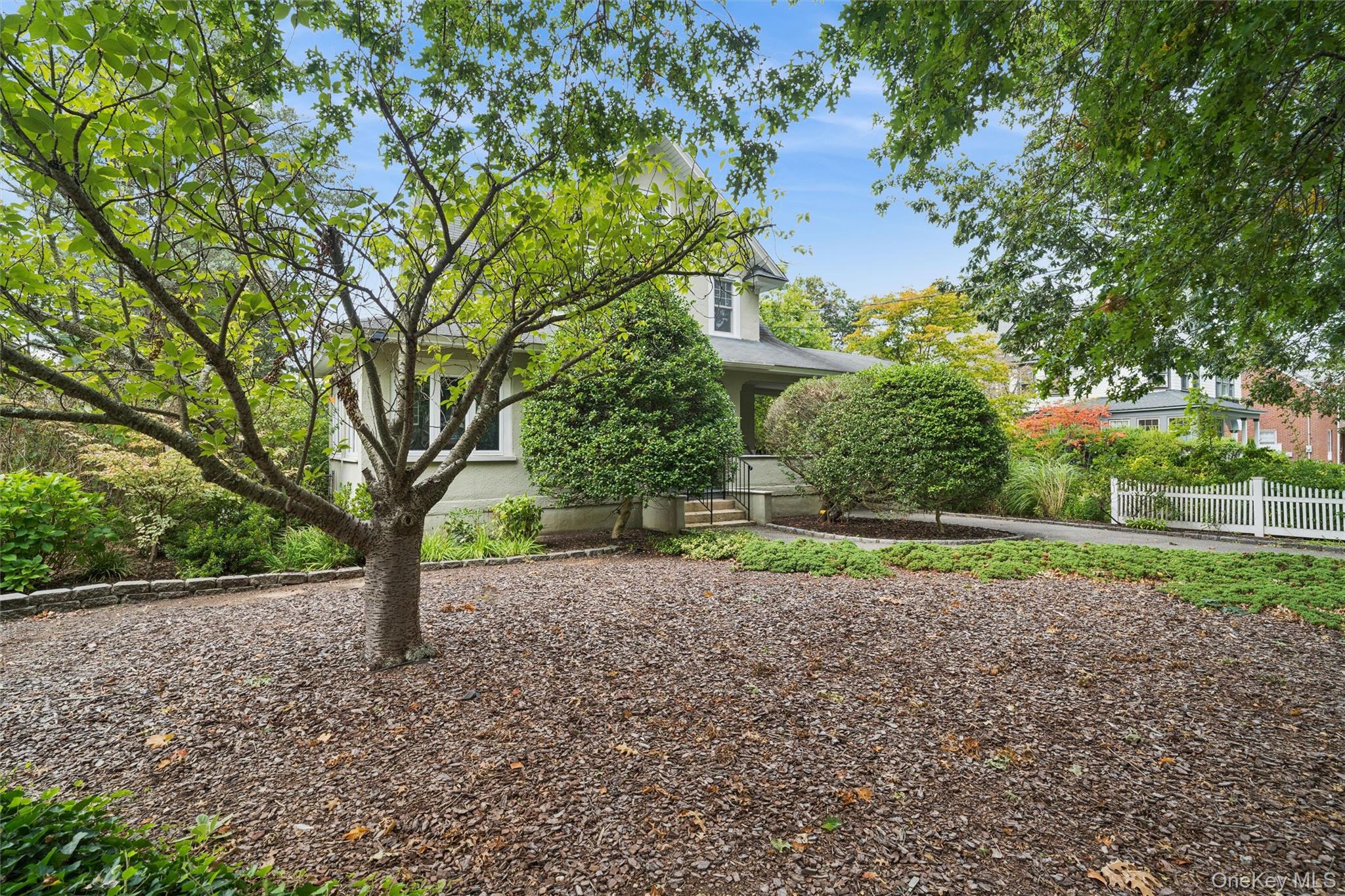 21 Connecticut Avenue, Freeport, NY 11520