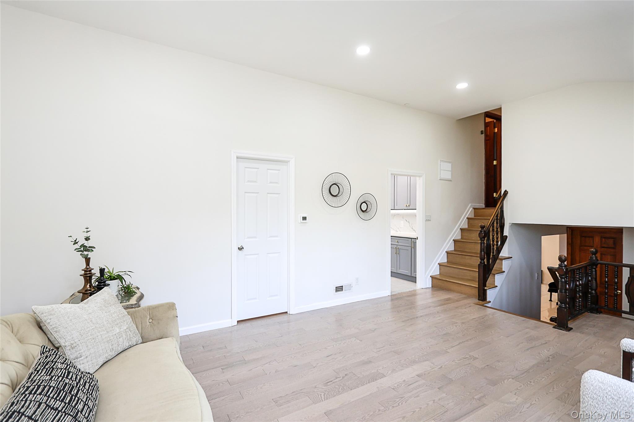 6 Lewis Avenue, Jericho, NY 11753