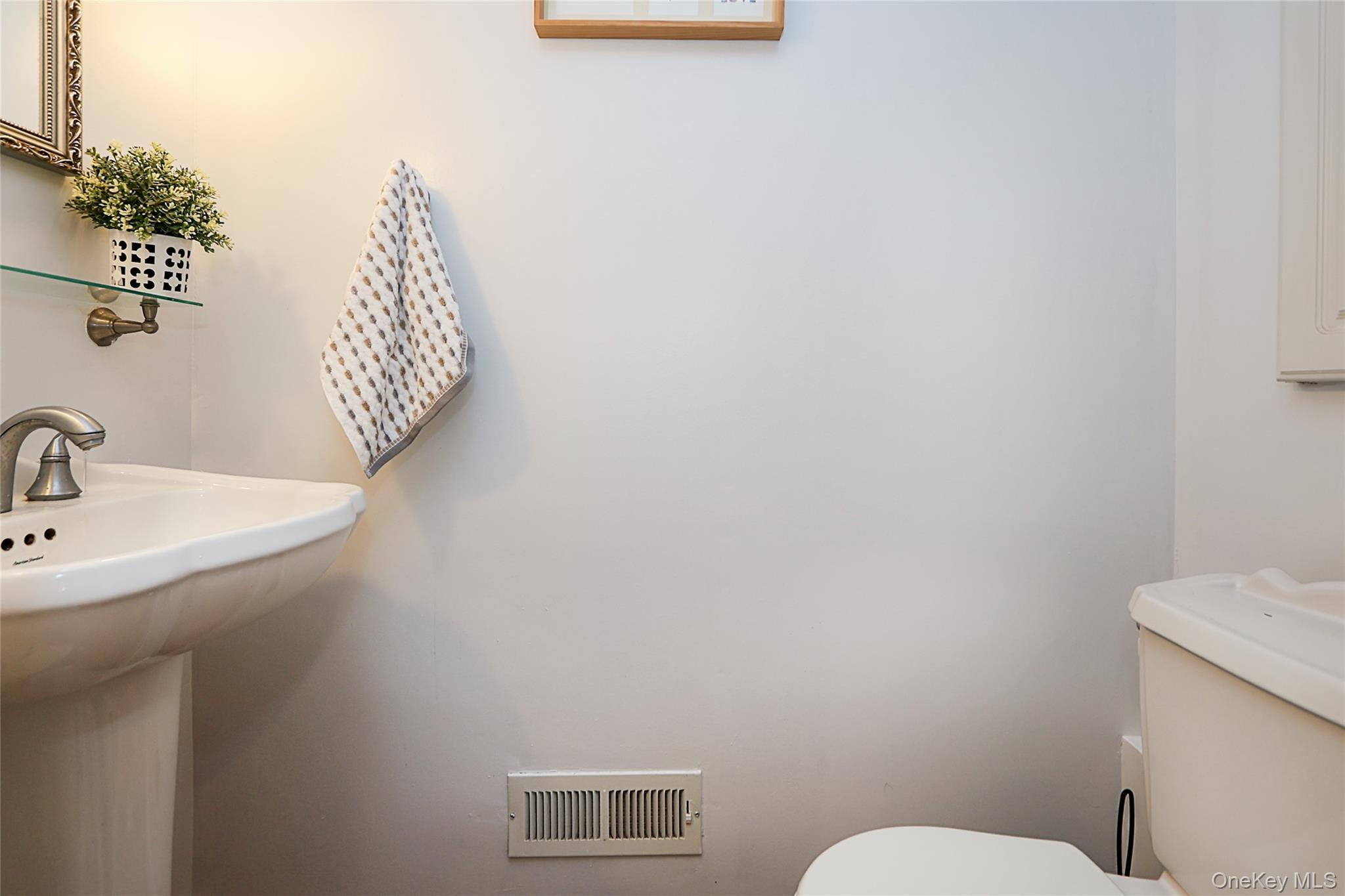 6 Lewis Avenue, Jericho, NY 11753