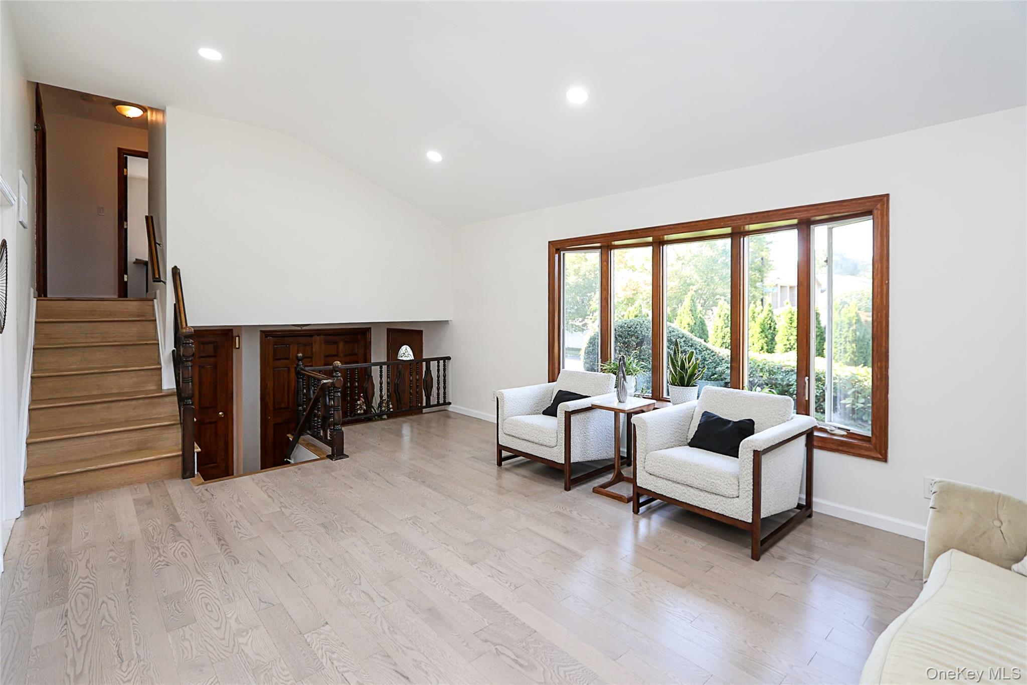 6 Lewis Avenue, Jericho, NY 11753