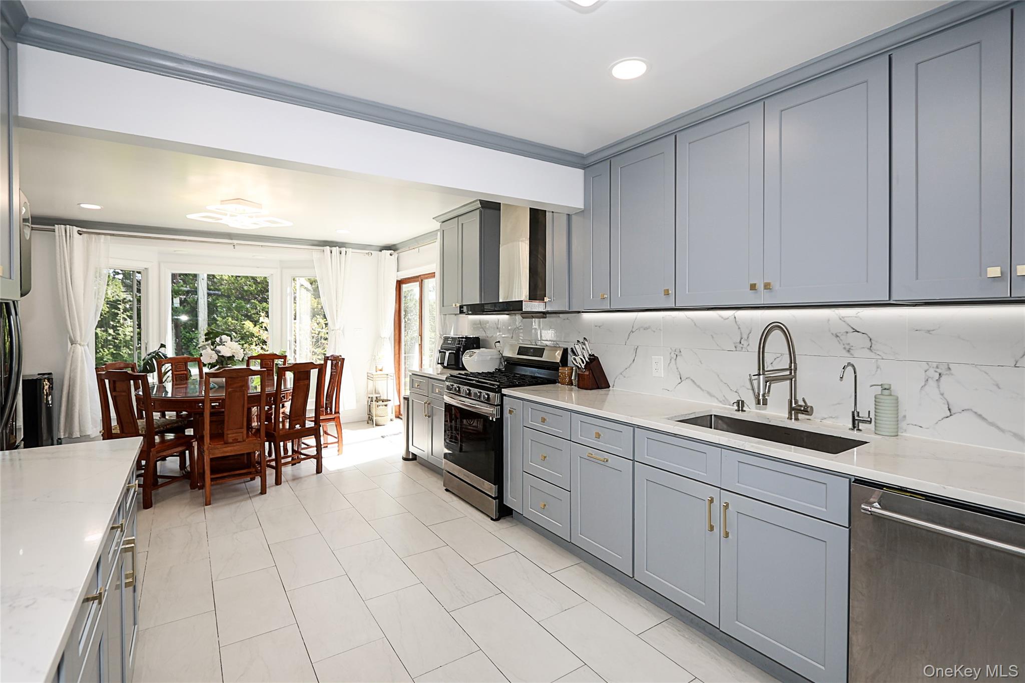 6 Lewis Avenue, Jericho, NY 11753