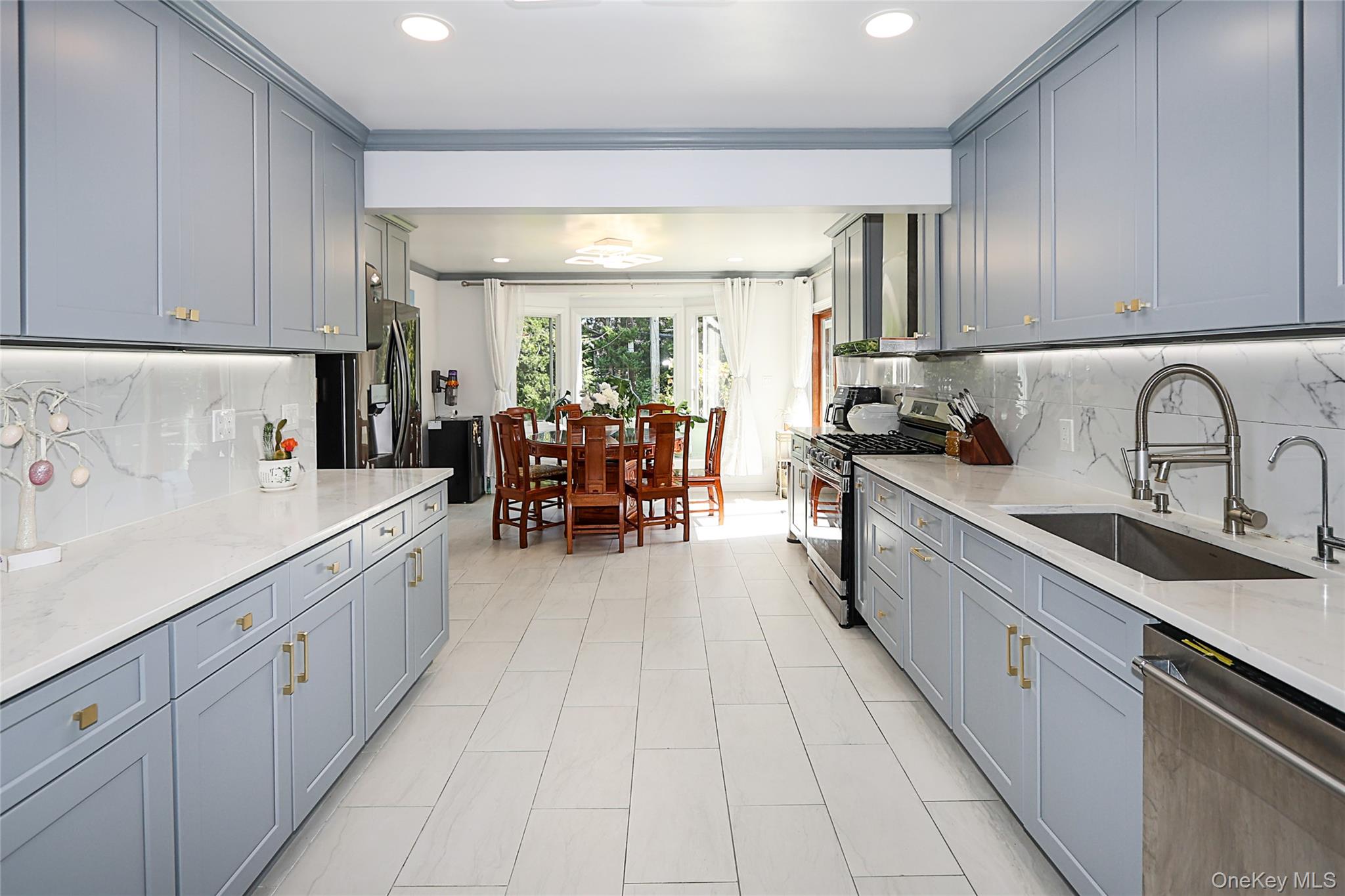 6 Lewis Avenue, Jericho, NY 11753