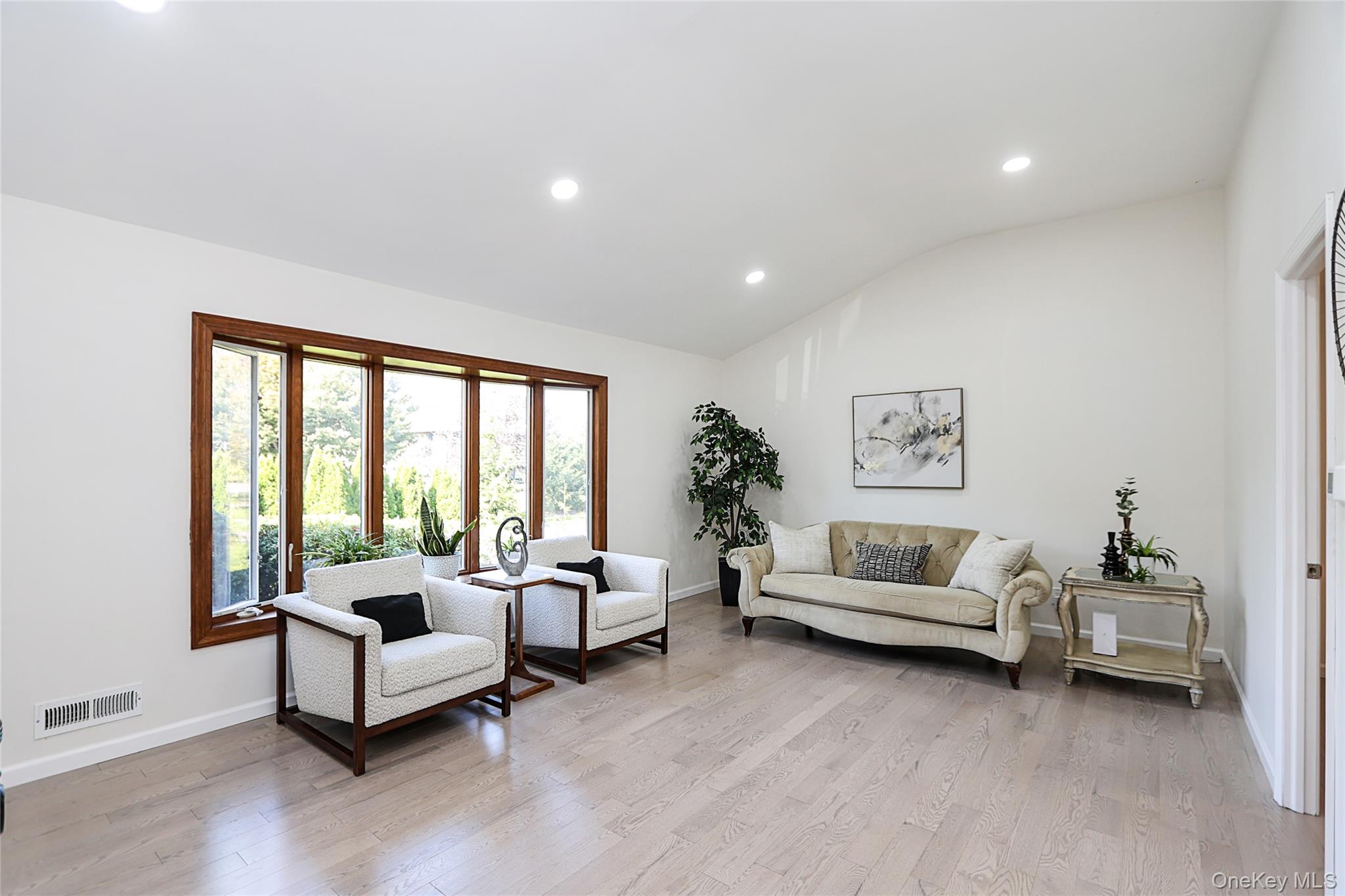 6 Lewis Avenue, Jericho, NY 11753