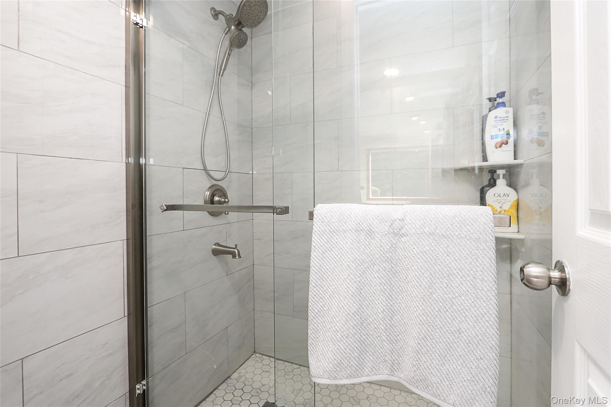 6 Lewis Avenue, Jericho, NY 11753