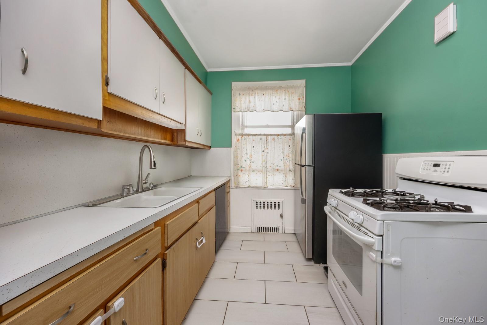 78-59 84th Street, Glendale, NY 11385