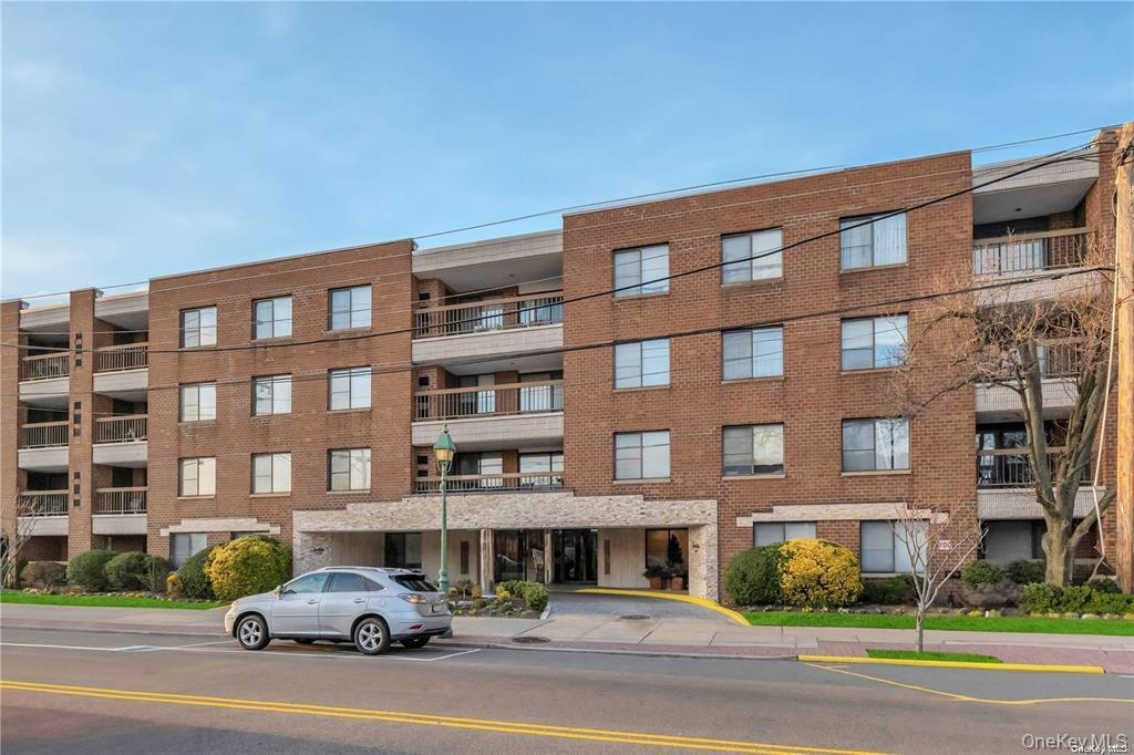 376 Central Avenue # 3-V, Lawrence, NY 11559