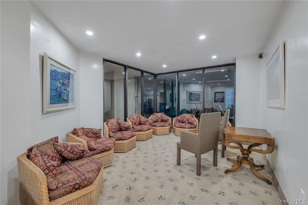 376 Central Avenue # 3-V, Lawrence, NY 11559