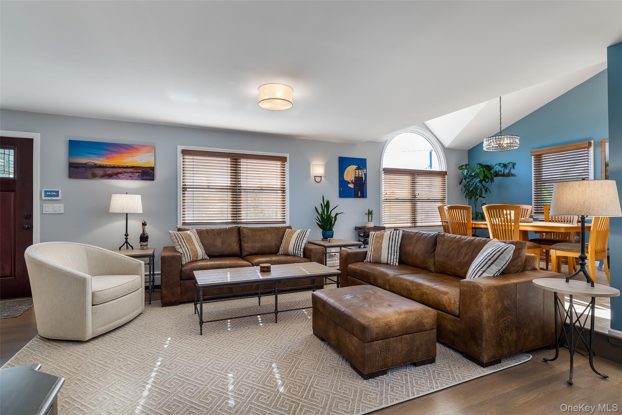 844 S 7th Street, Lindenhurst, NY 11757