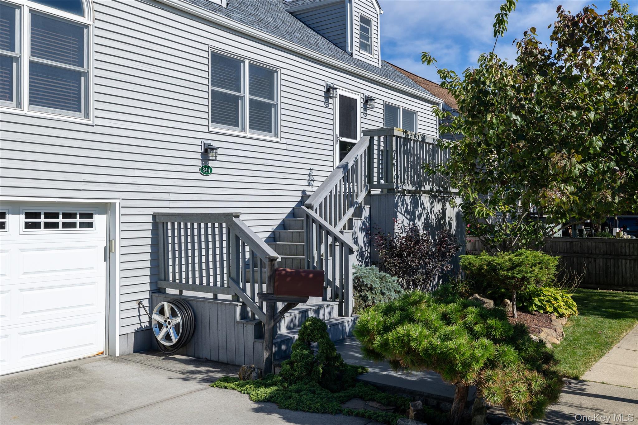 844 S 7th Street, Lindenhurst, NY 11757