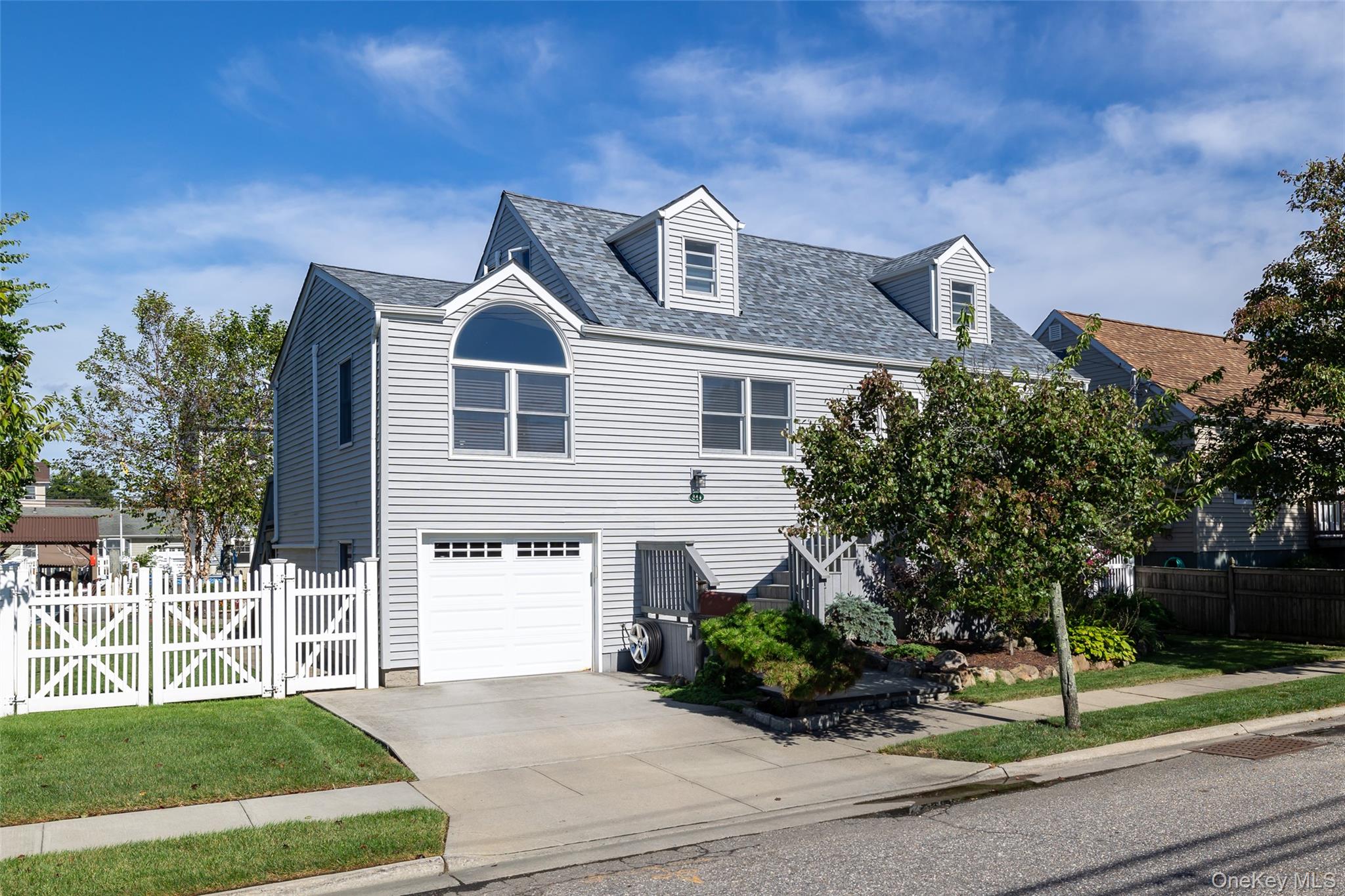 844 S 7th Street, Lindenhurst, NY 11757