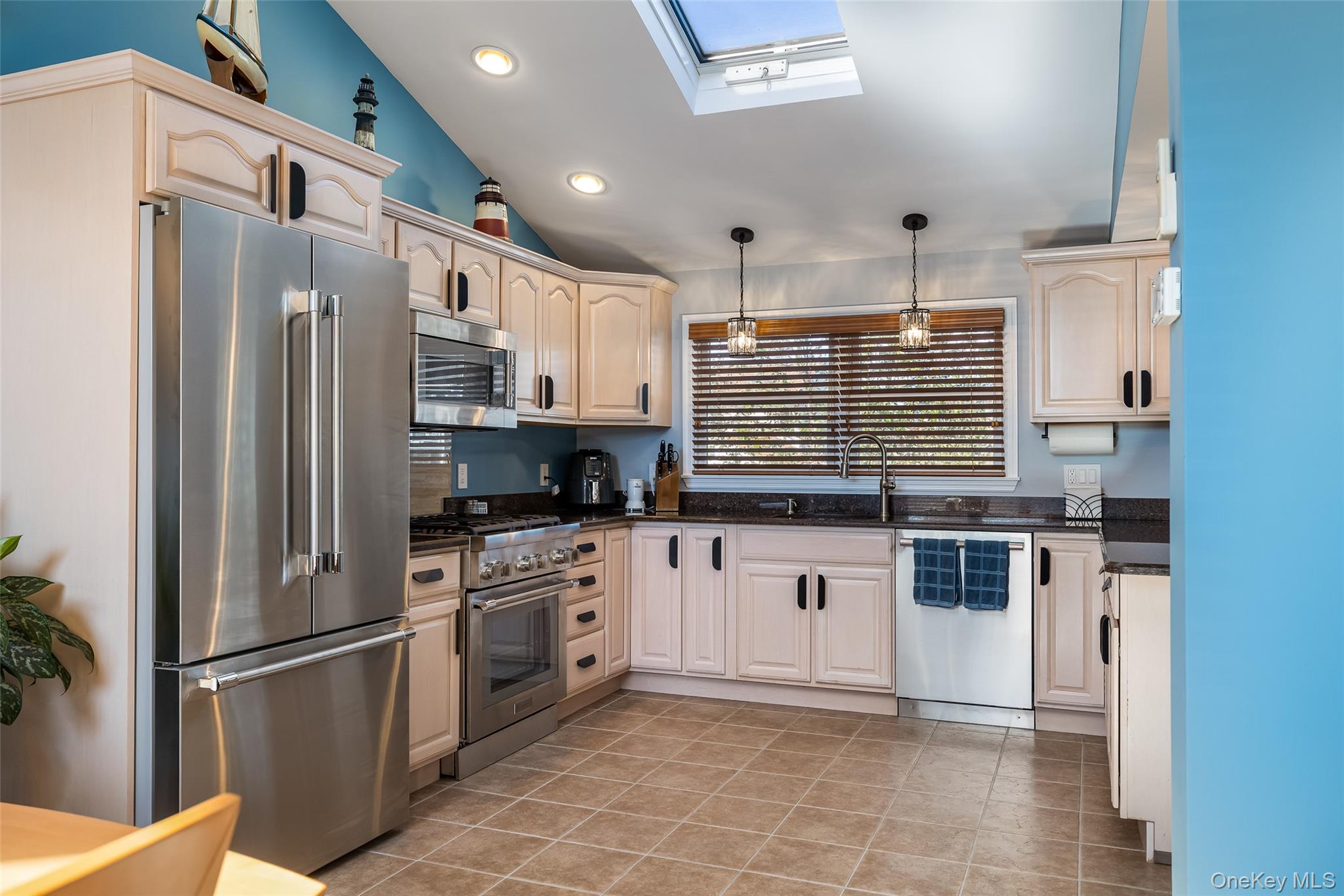 844 S 7th Street, Lindenhurst, NY 11757