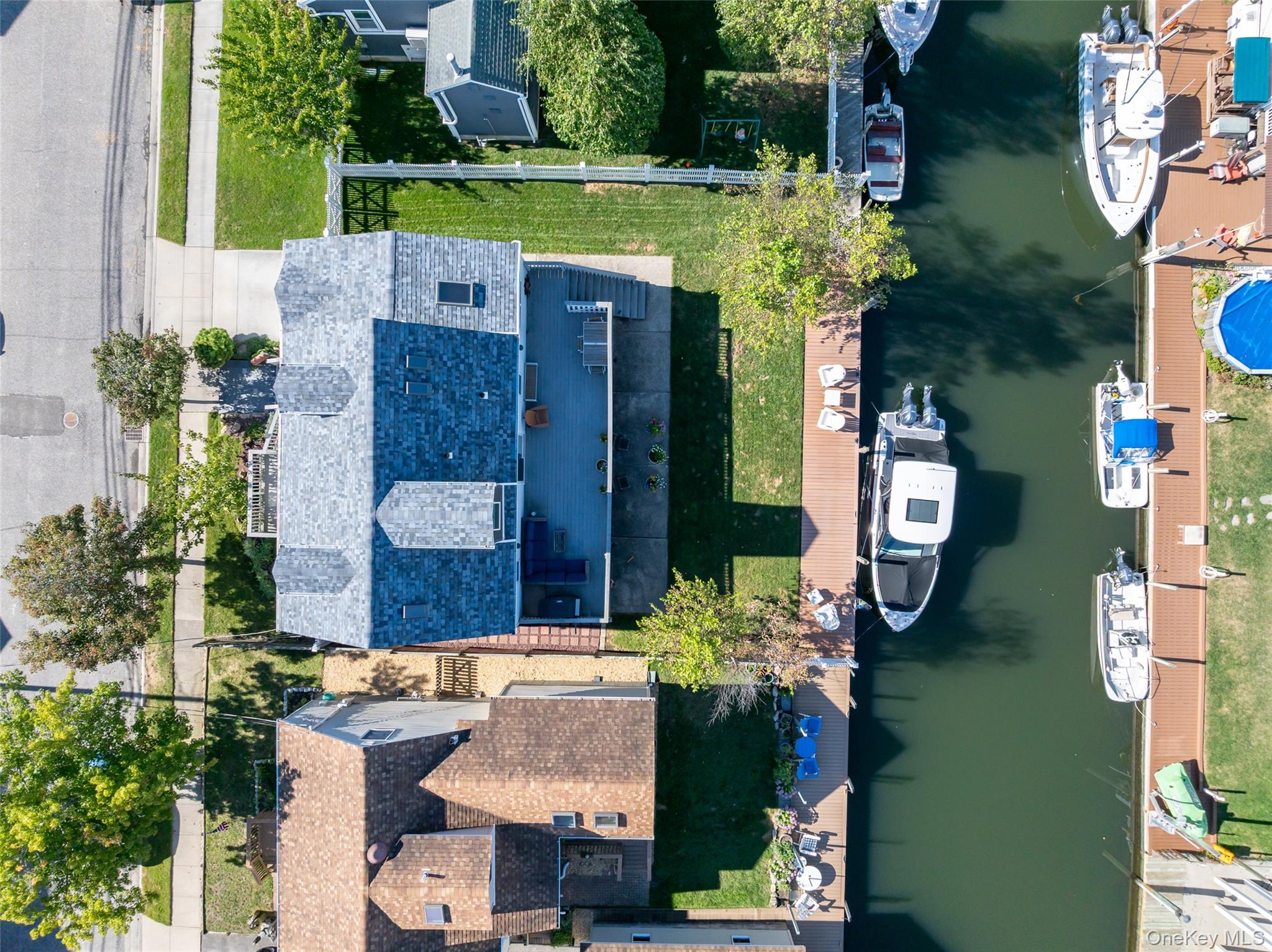 844 S 7th Street, Lindenhurst, NY 11757