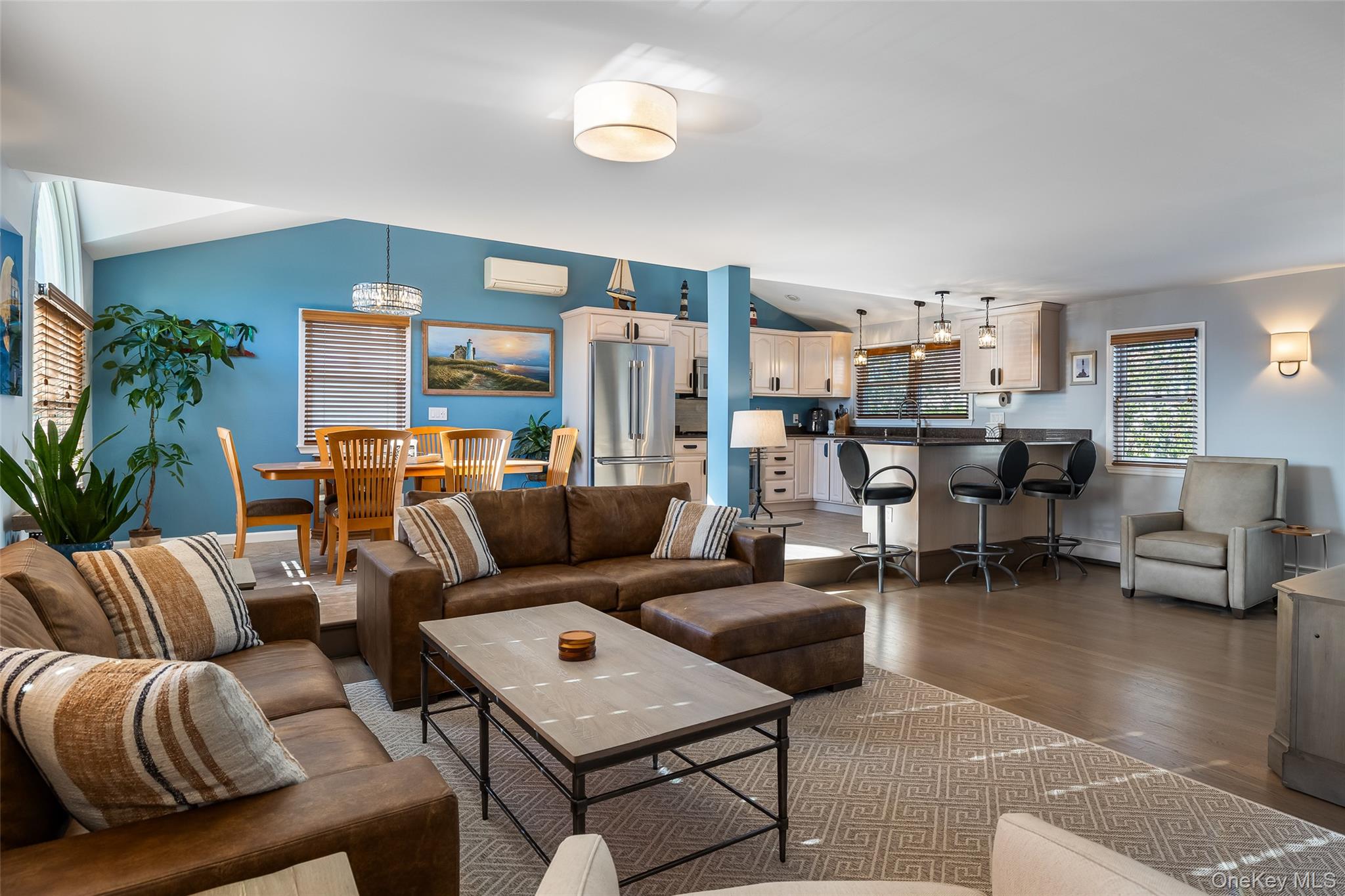 844 S 7th Street, Lindenhurst, NY 11757