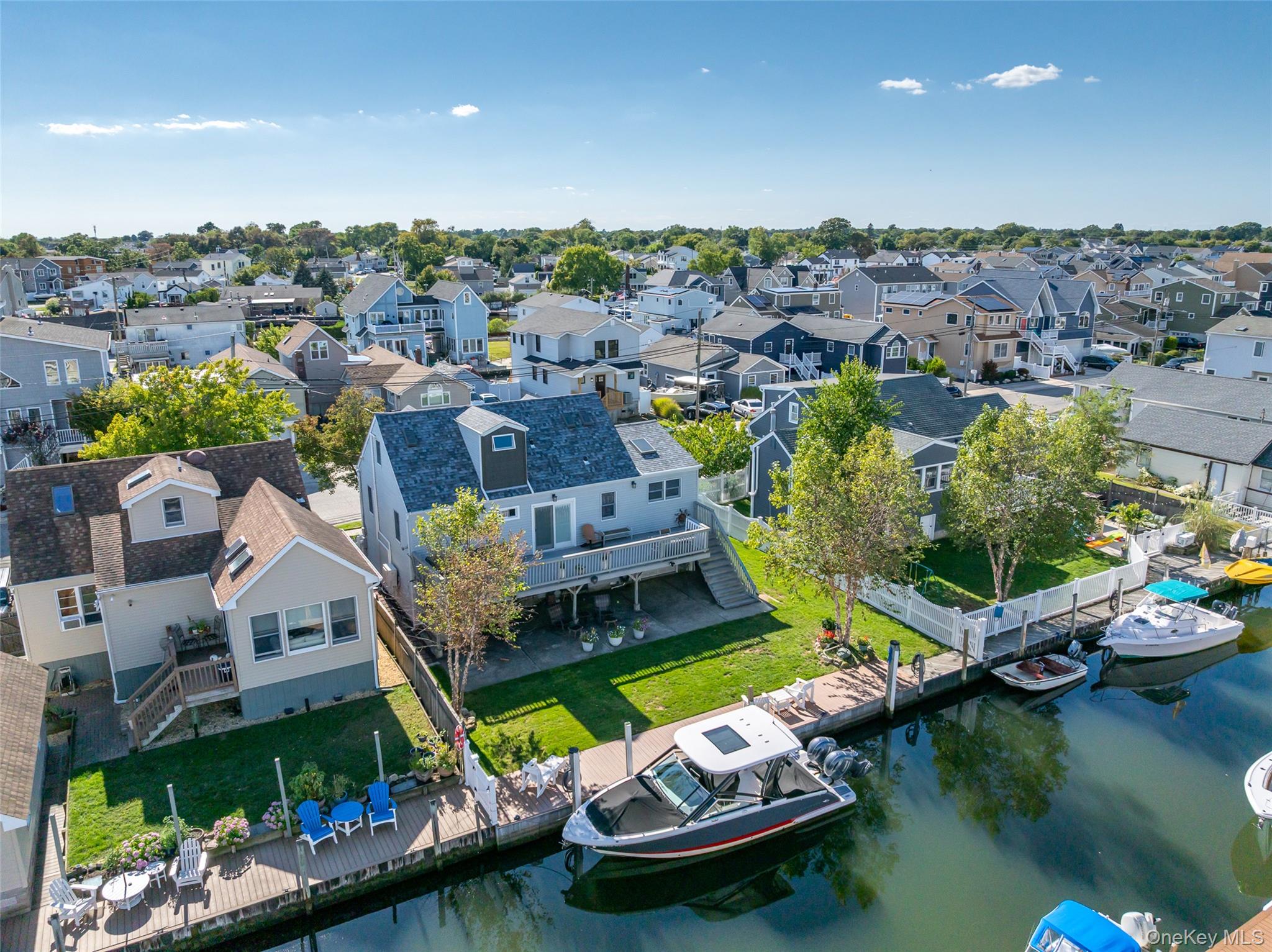 844 S 7th Street, Lindenhurst, NY 11757